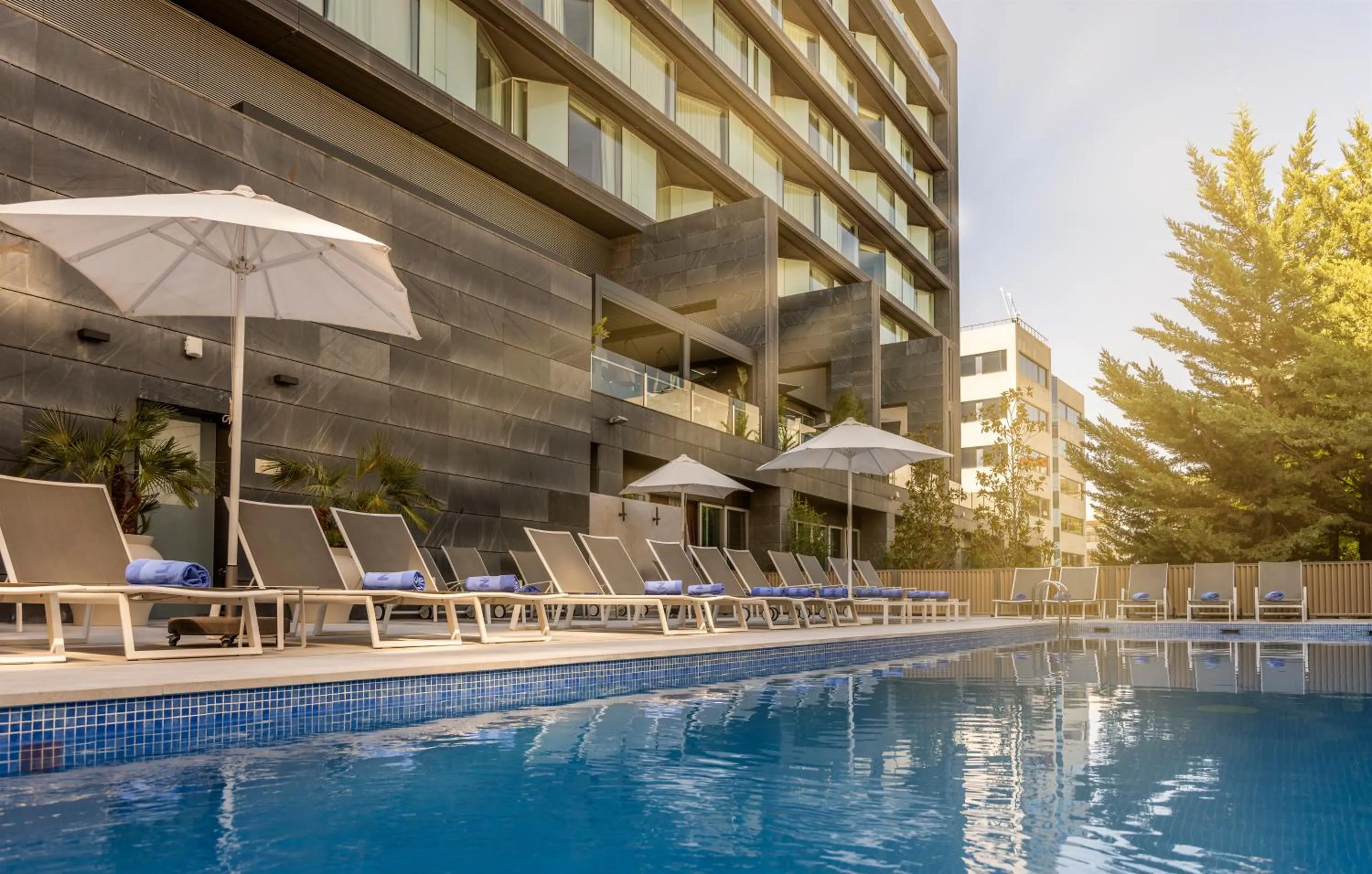 Swimming pool in Ilunion Atrium