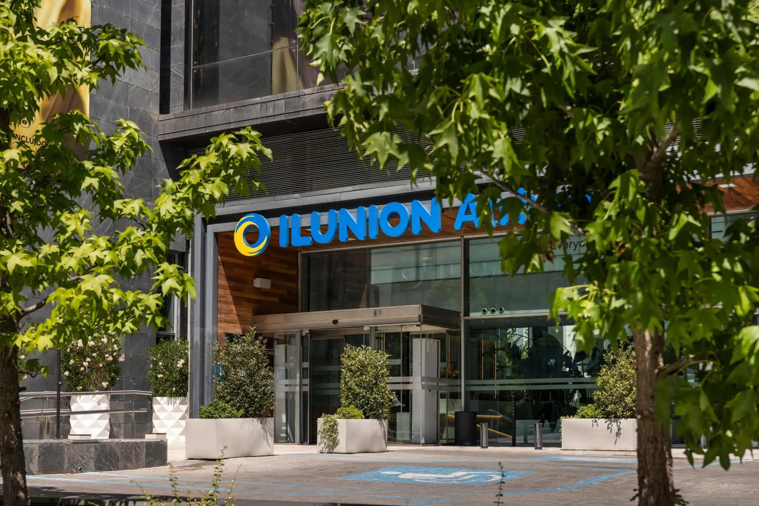 Facade/entrance in Ilunion Atrium Facade/entrance in Ilunion Atrium