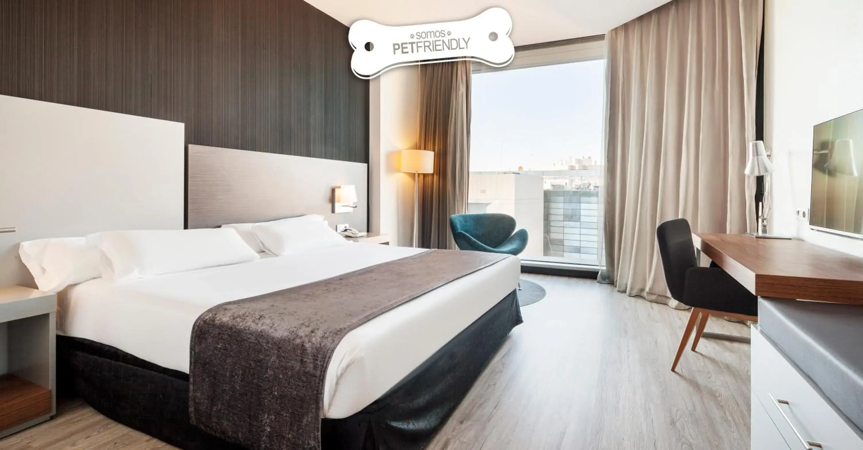 Standard Double Room Pet Friendly in Ilunion Atrium Standard Double Room Pet Friendly in Ilunion Atrium