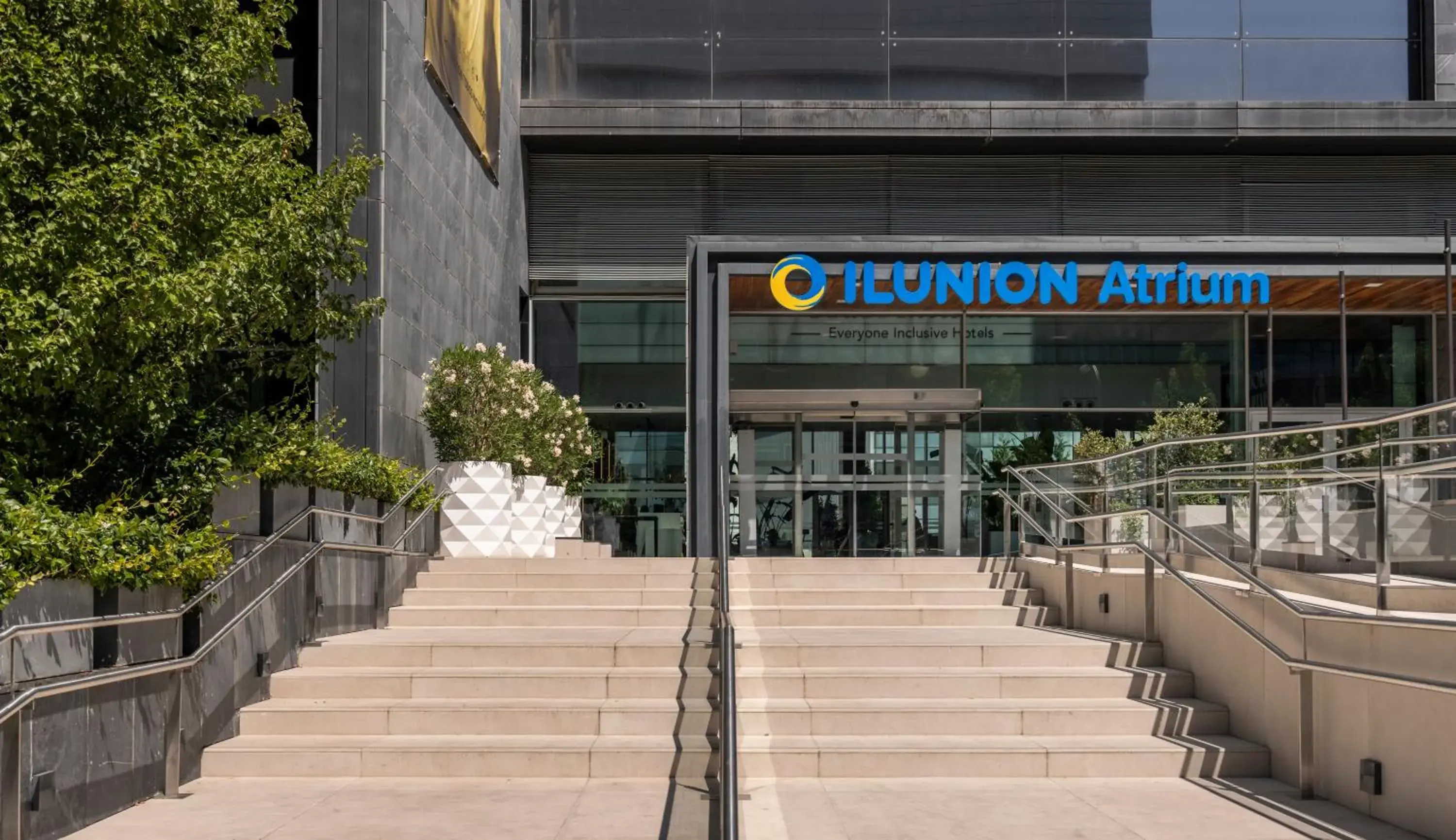 Facade/entrance in Ilunion Atrium Facade/entrance in Ilunion Atrium