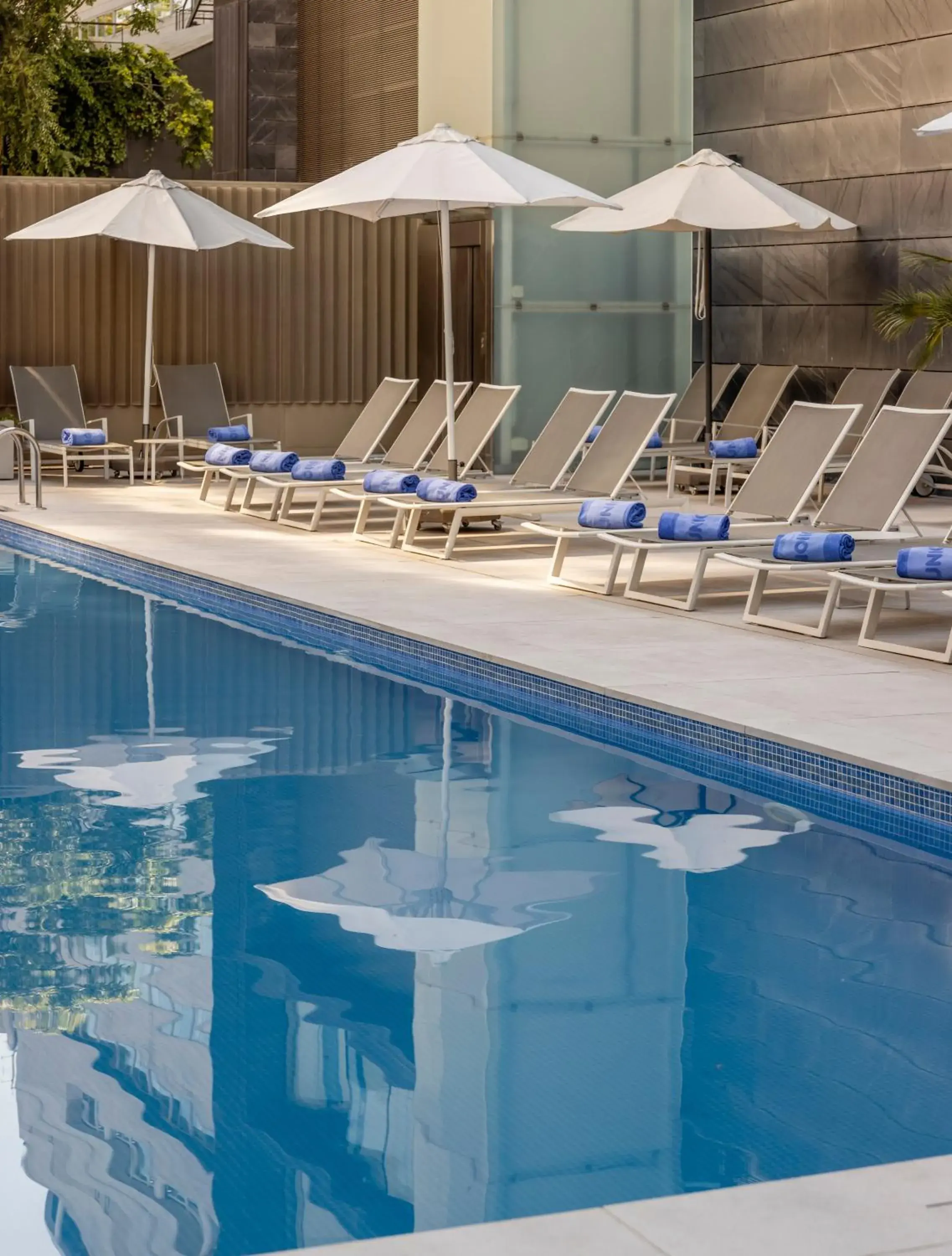Swimming pool in Ilunion Atrium Swimming pool in Ilunion Atrium