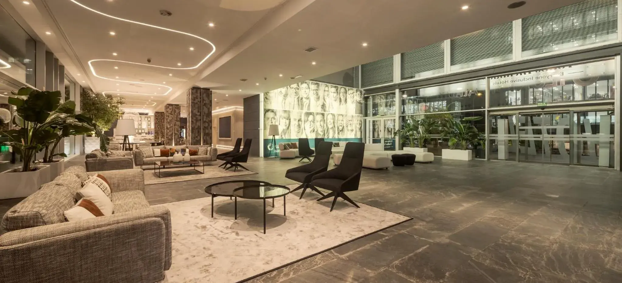 Lobby or reception in Ilunion Atrium Lobby or reception in Ilunion Atrium