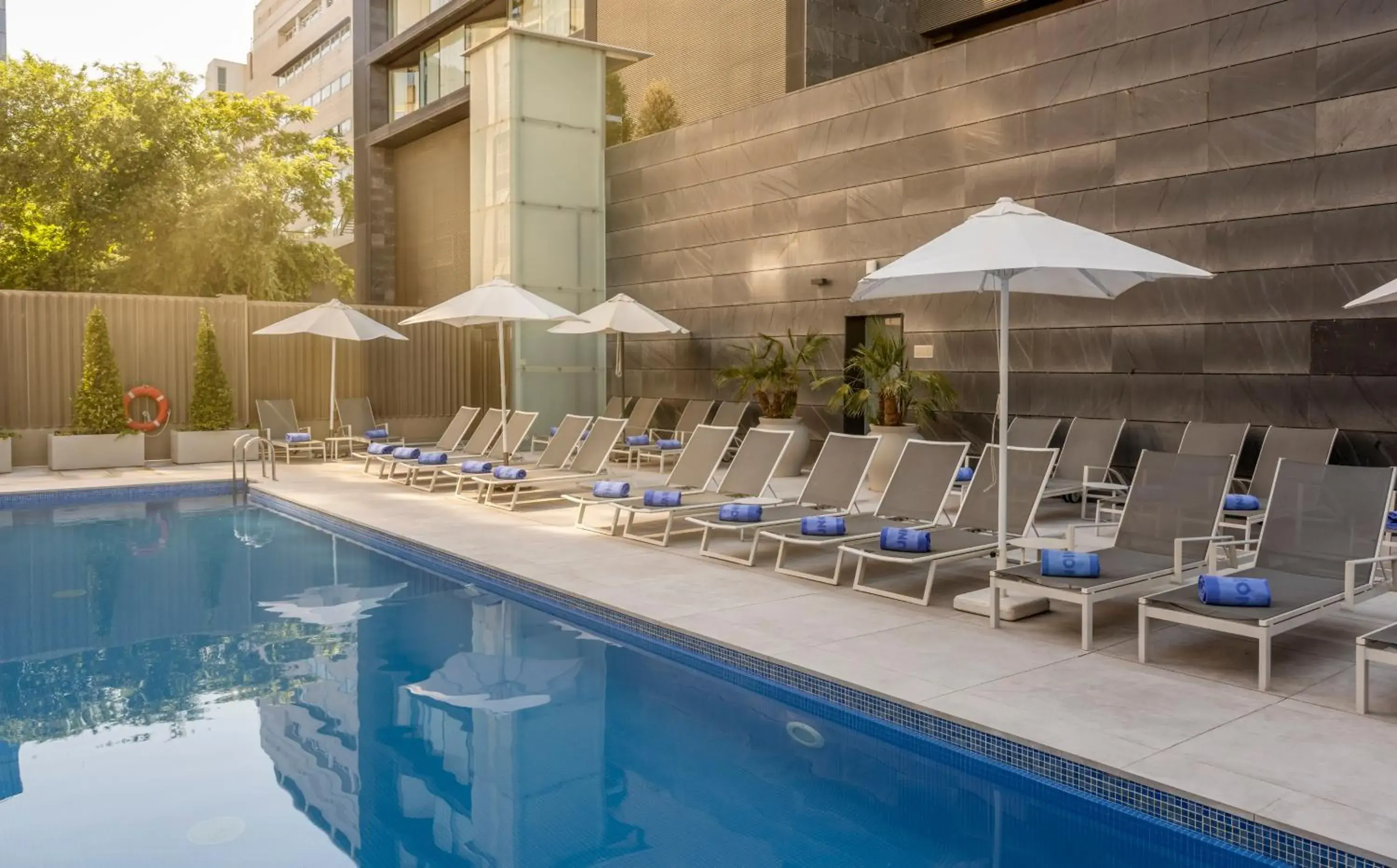 Swimming pool in Ilunion Atrium Swimming pool in Ilunion Atrium