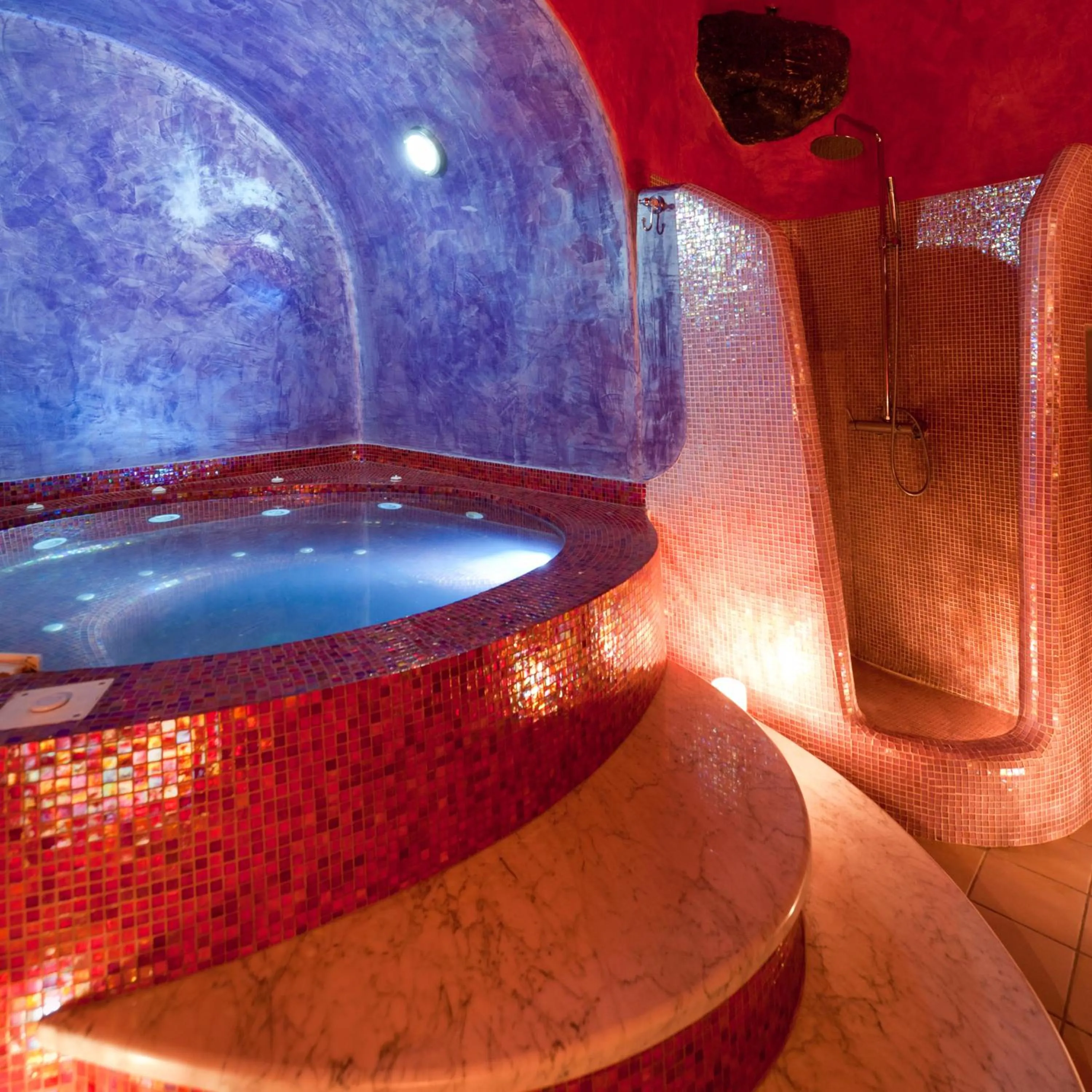 Shower in Vallas Apartments & Villas