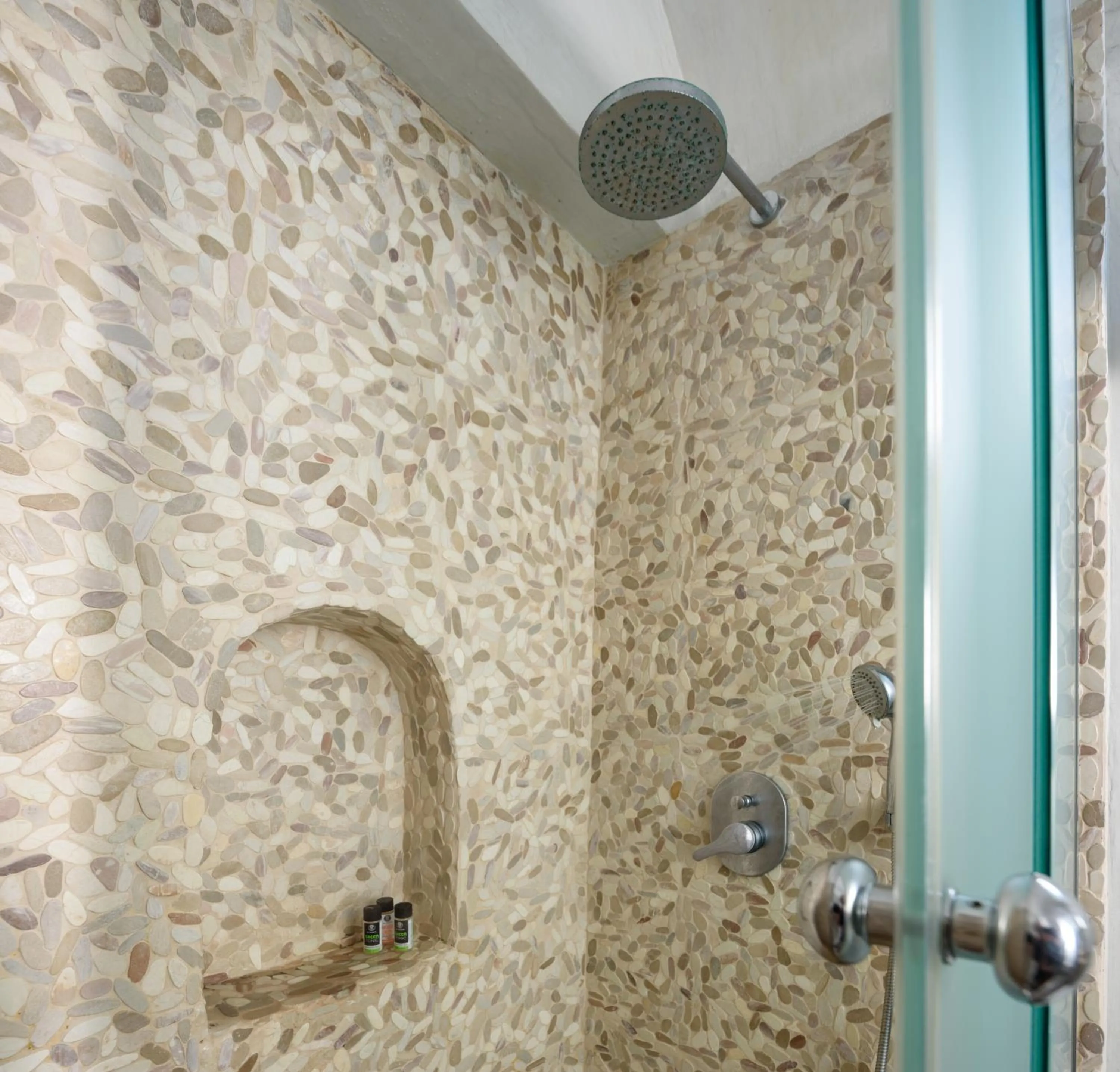 Shower in Vallas Apartments & Villas