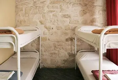 Bed in 4-Bed Mixed Dormitory Room in Aloha Hostel Eiffel Tower by Hiphophostels Bed in 4-Bed Mixed Dormitory Room in Aloha Hostel Eiffel Tower by Hiphophostels