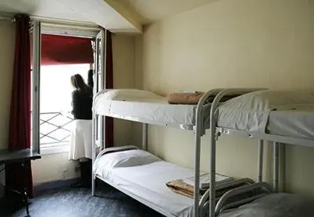Bed in 4-Bed Female Dormitory Room in Aloha Hostel Eiffel Tower by Hiphophostels Bed in 4-Bed Female Dormitory Room in Aloha Hostel Eiffel Tower by Hiphophostels