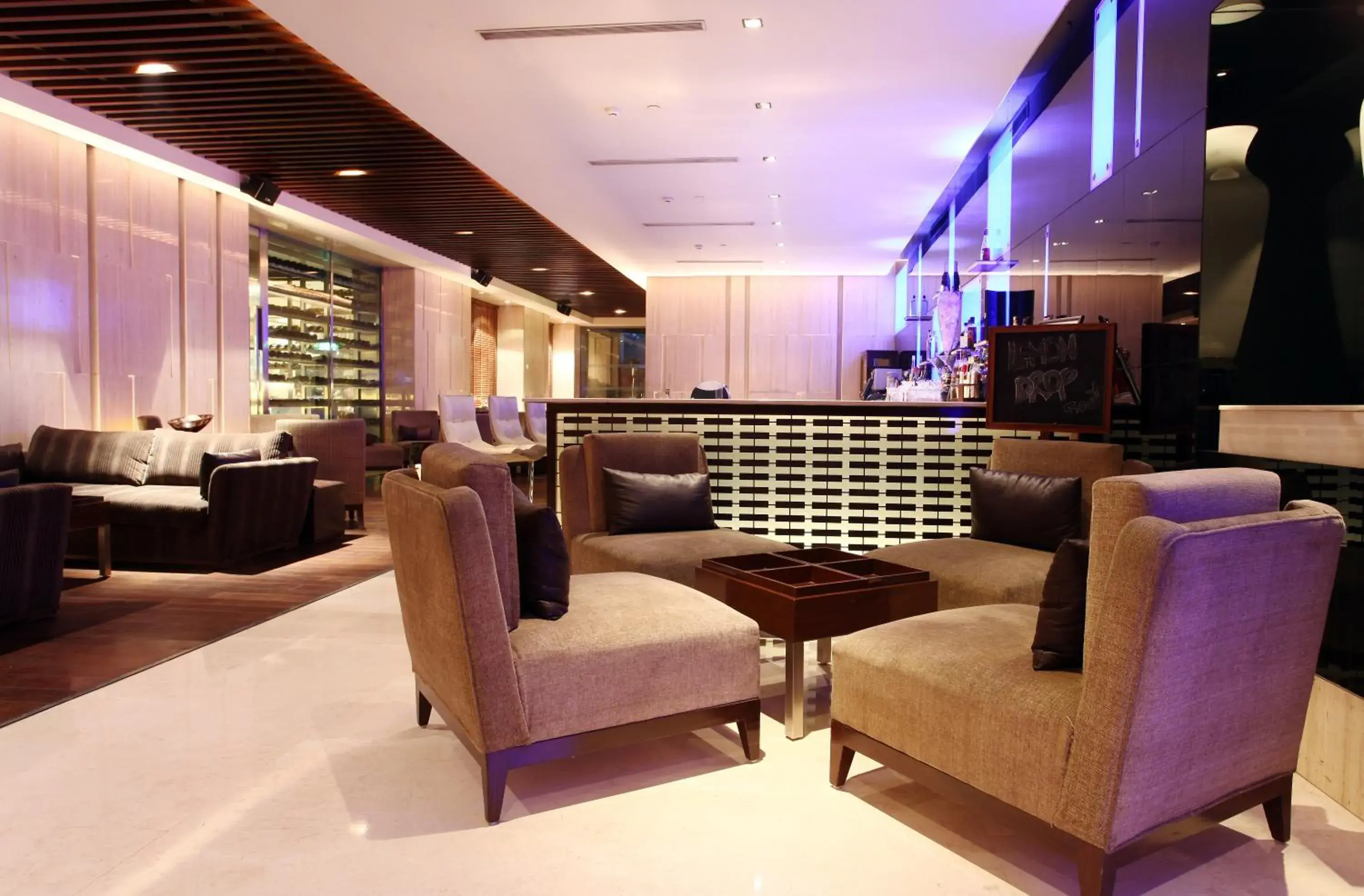 Lounge or bar in The LaLiT New Delhi Lounge or bar in The LaLiT New Delhi