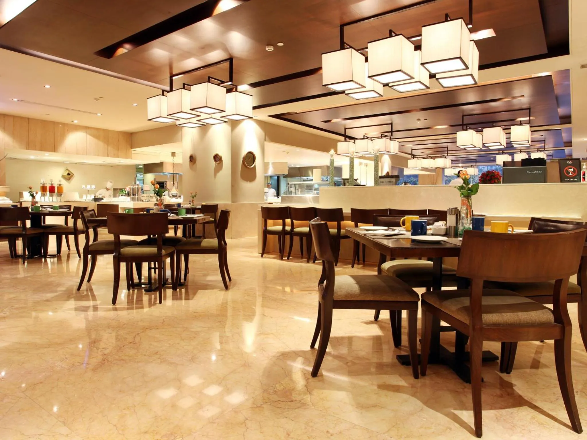 Restaurant/places to eat in The LaLiT New Delhi