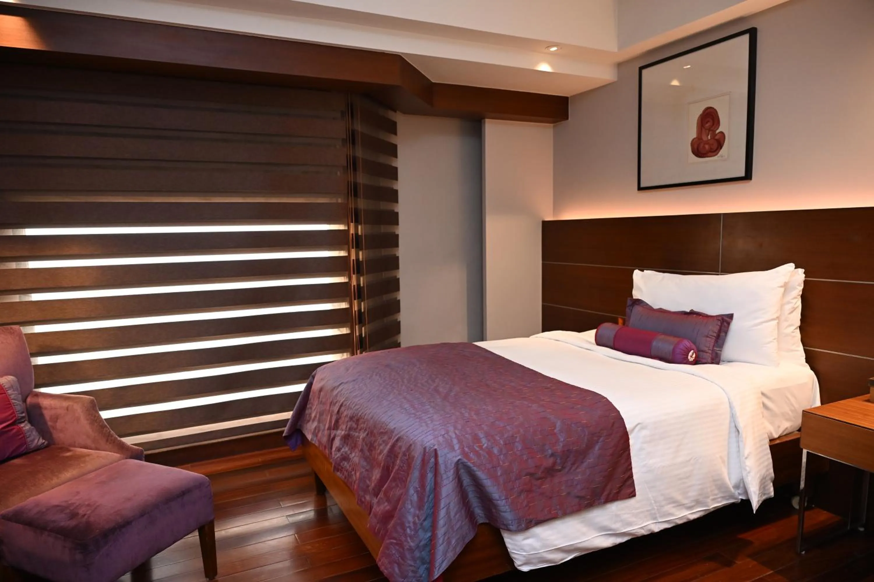 Bed in The LaLiT New Delhi