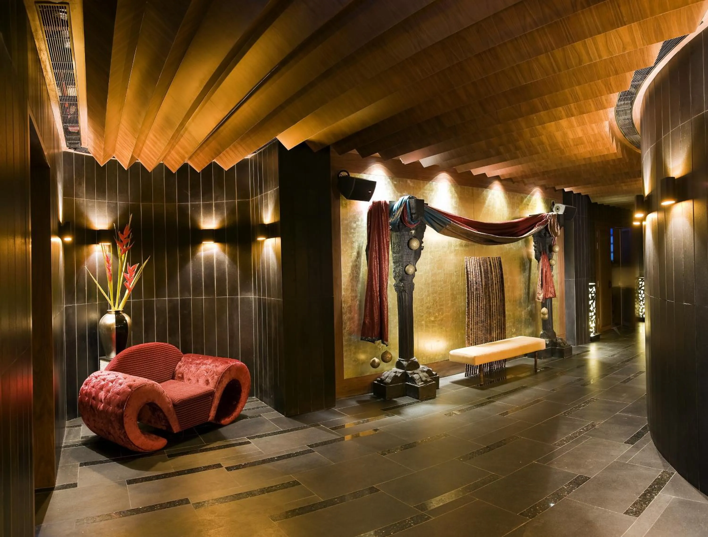 Nightclub / DJ in The LaLiT New Delhi