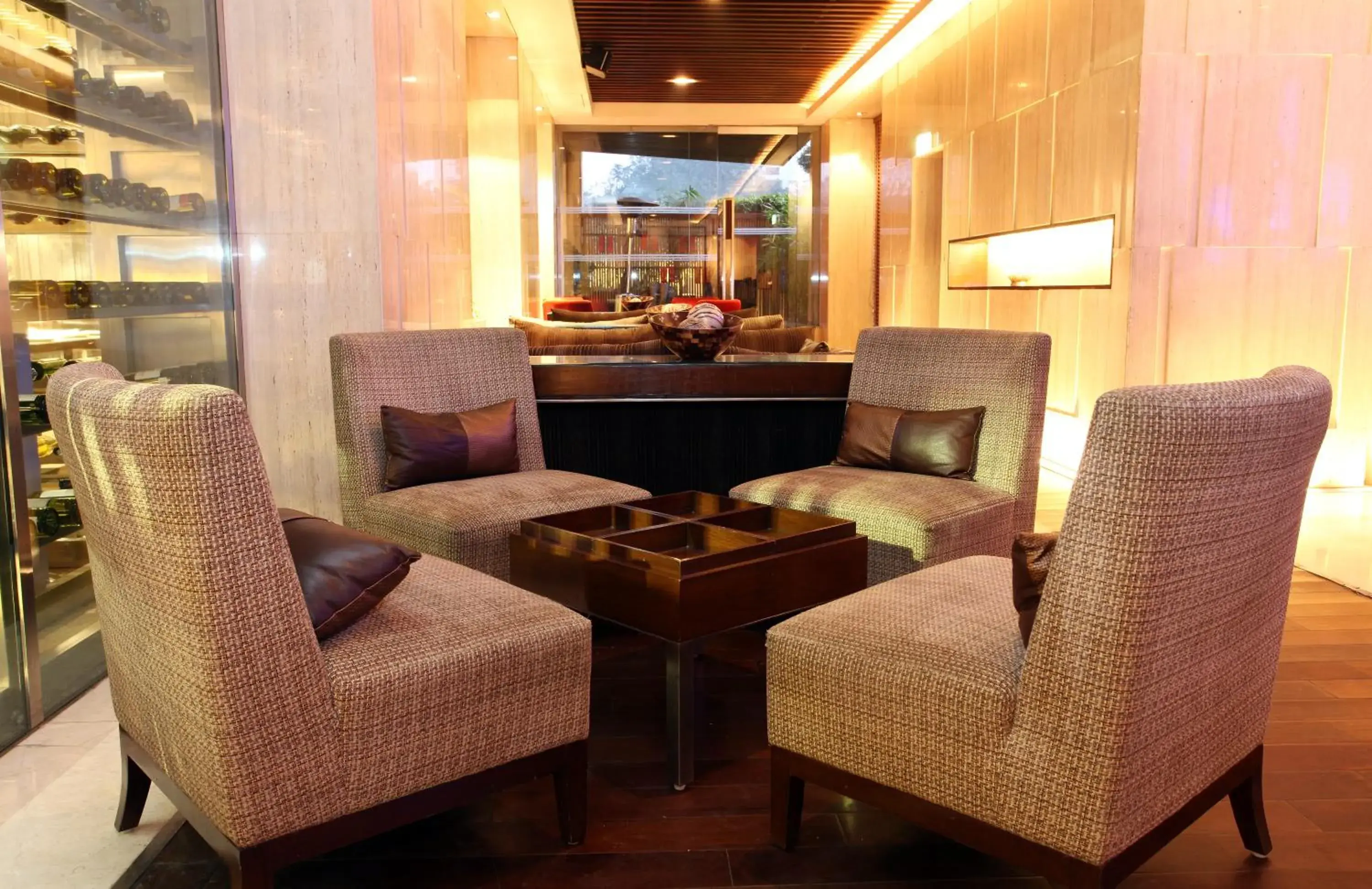 Lounge or bar in The LaLiT New Delhi Lounge or bar in The LaLiT New Delhi