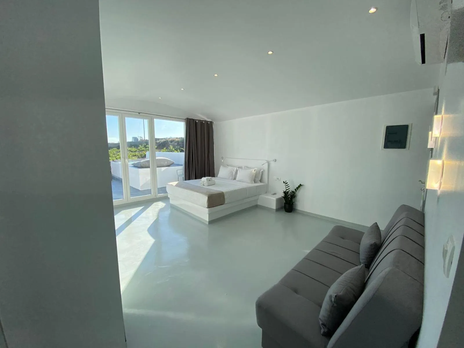 Hot Tub in Serenità Luxury Suites