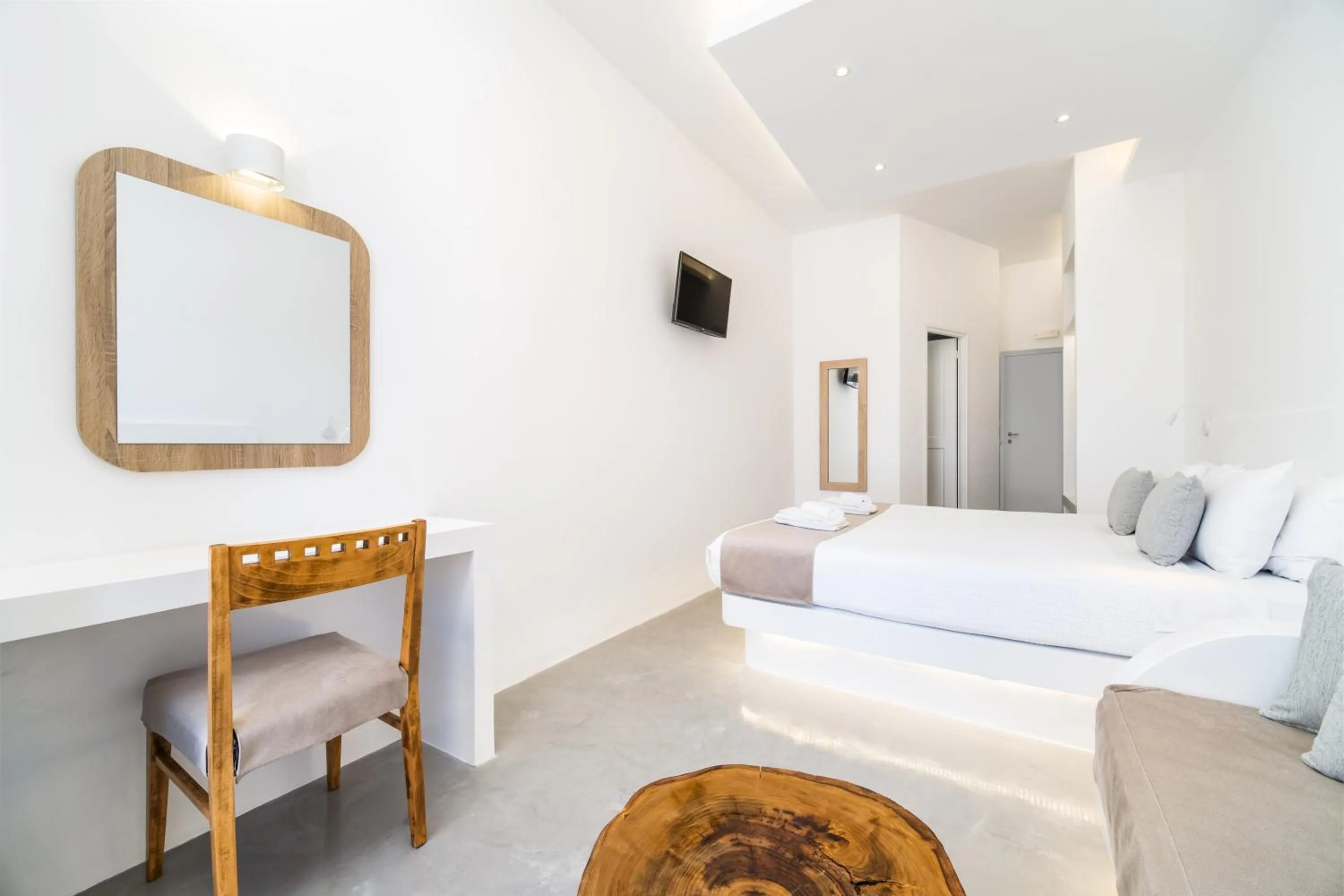 Photo of the whole room in Serenità Luxury Suites