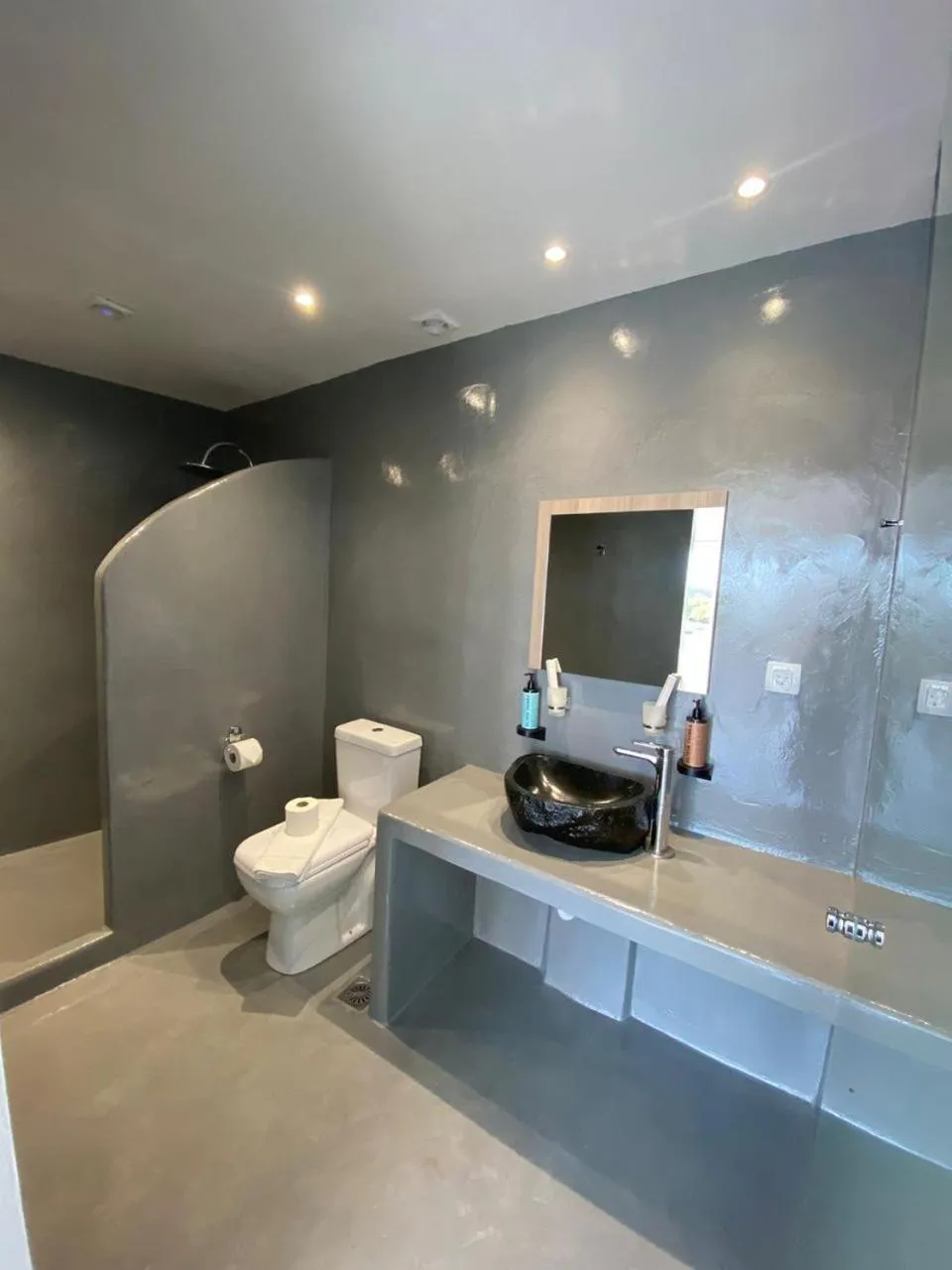 Shower in Serenità Luxury Suites