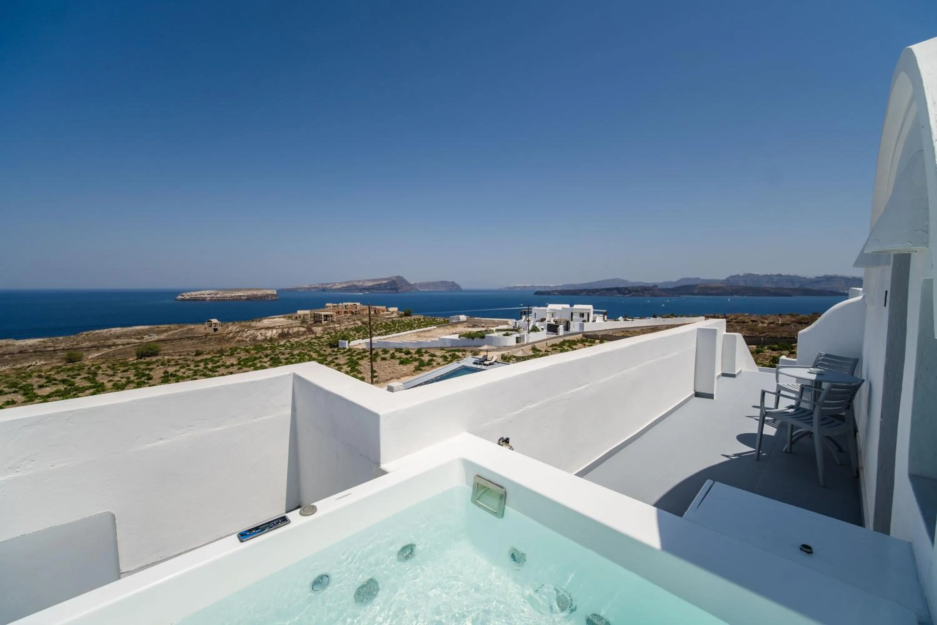 Hot Tub in Serenità Luxury Suites