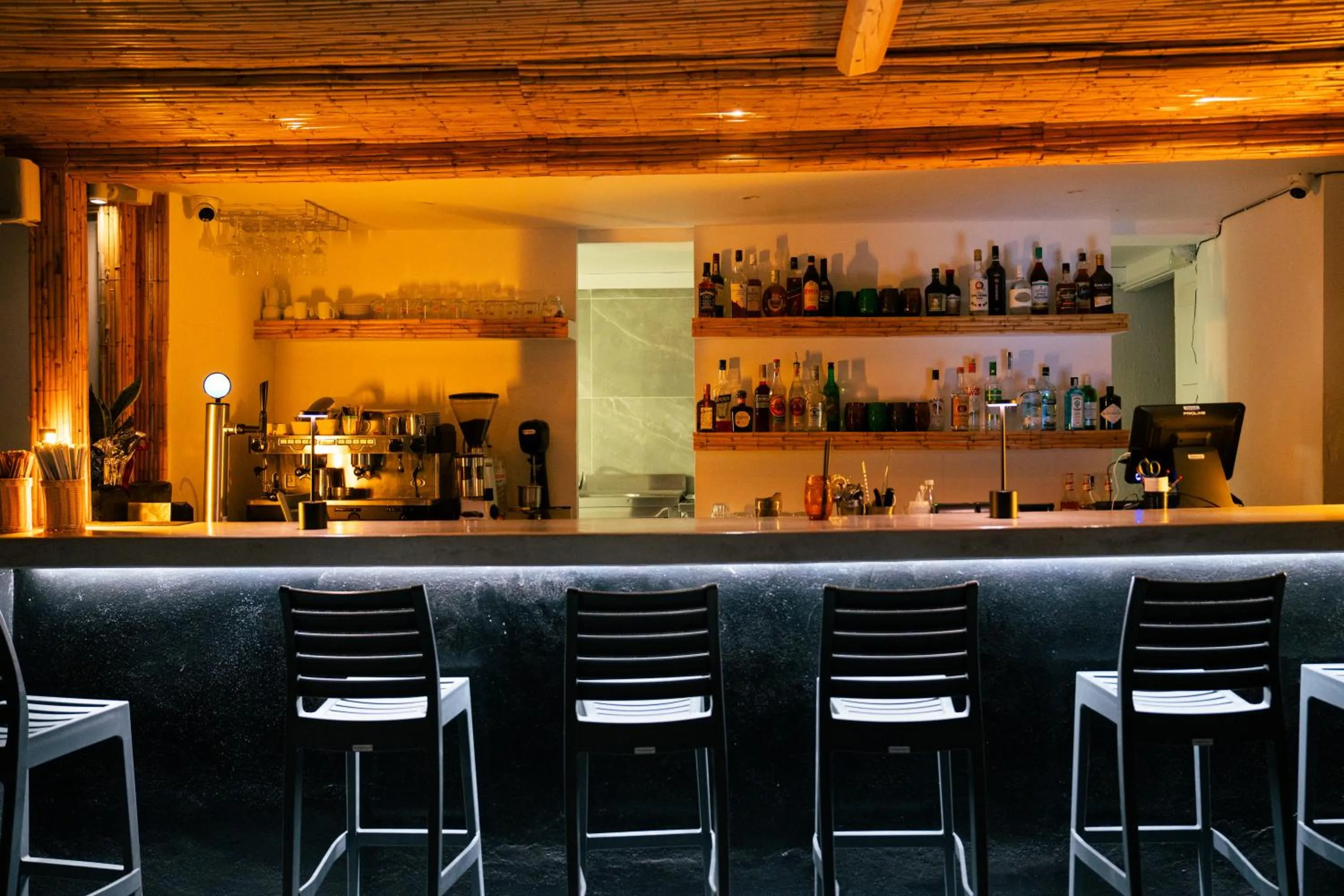 Restaurant/places to eat in Serenità Luxury Suites