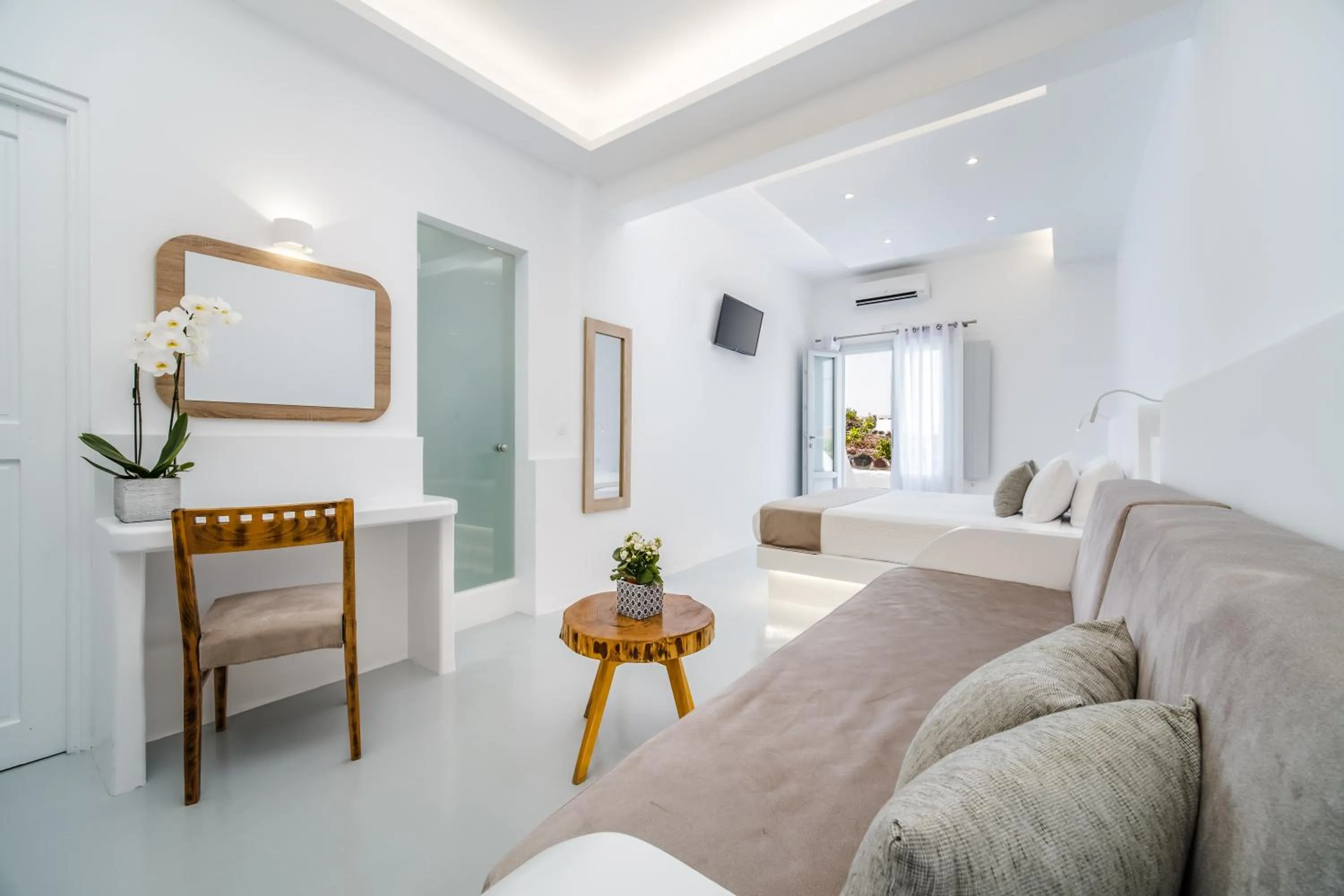 Photo of the whole room in Serenità Luxury Suites