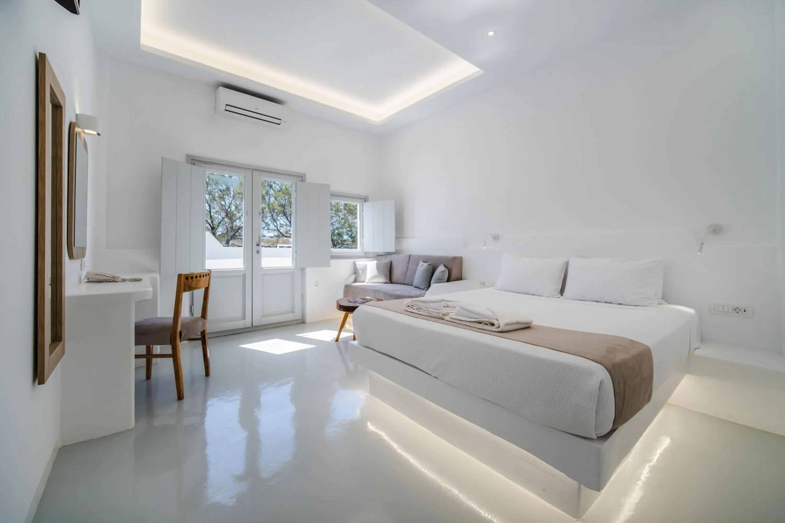 Photo of the whole room in Serenità Luxury Suites