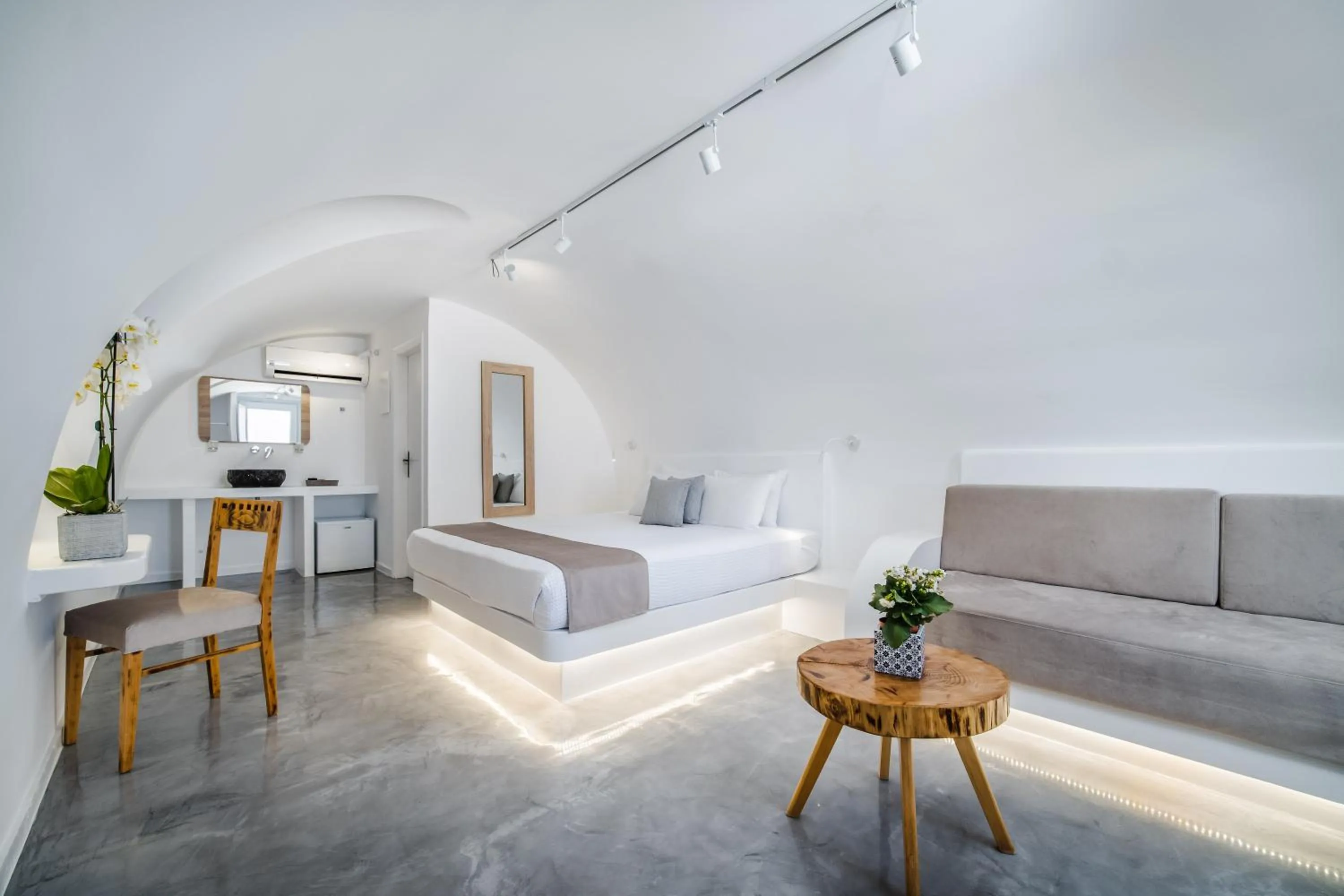 Photo of the whole room in Serenità Luxury Suites