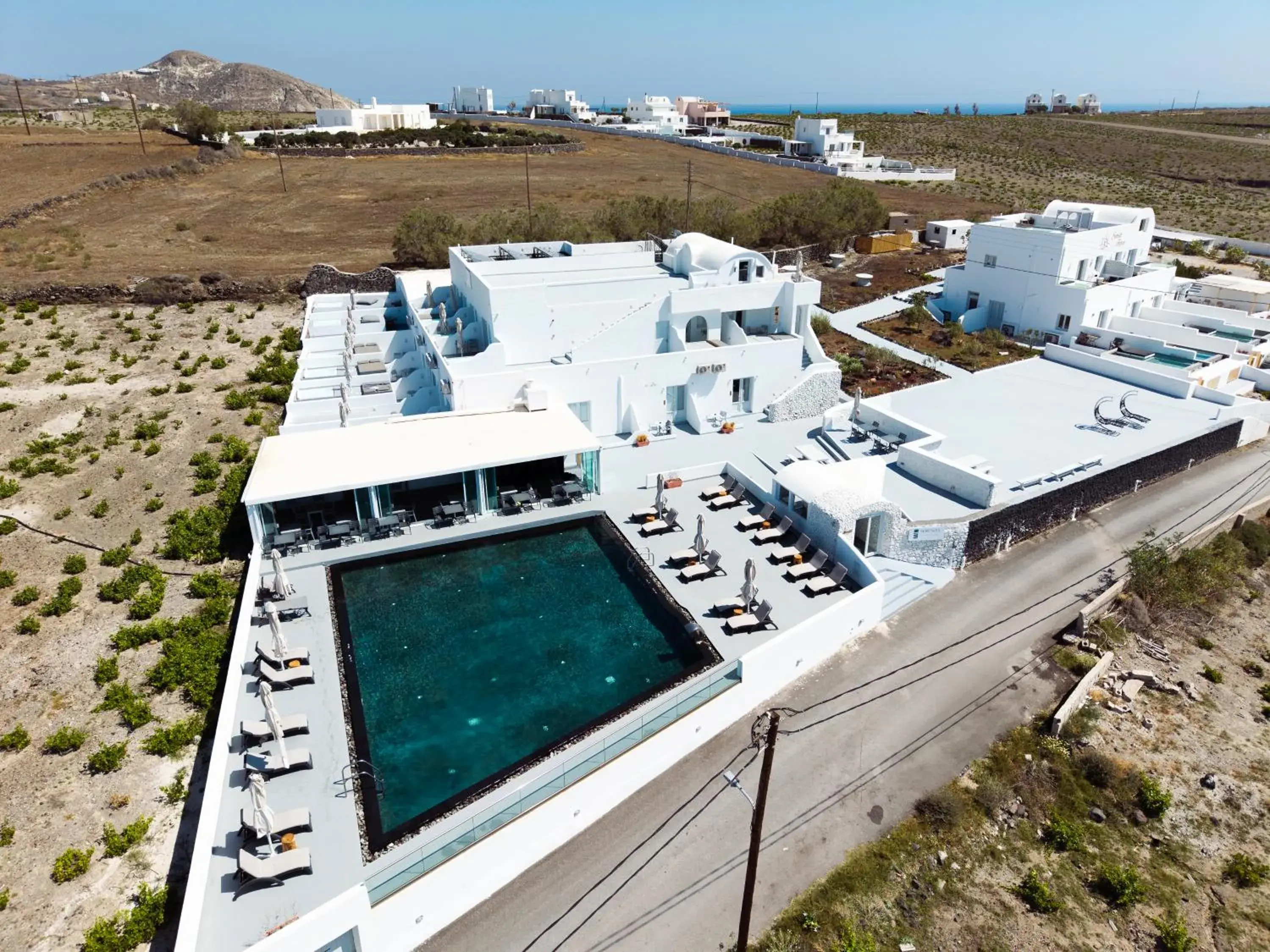 Property building in Serenità Luxury Suites Property building in Serenità Luxury Suites