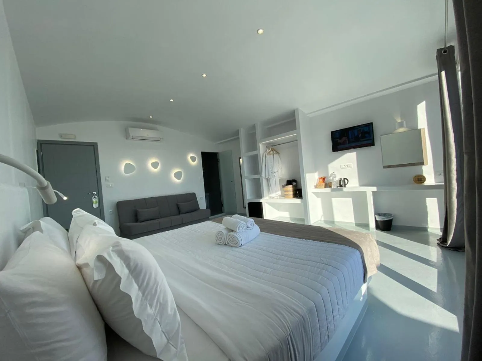 Bed in Serenità Luxury Suites