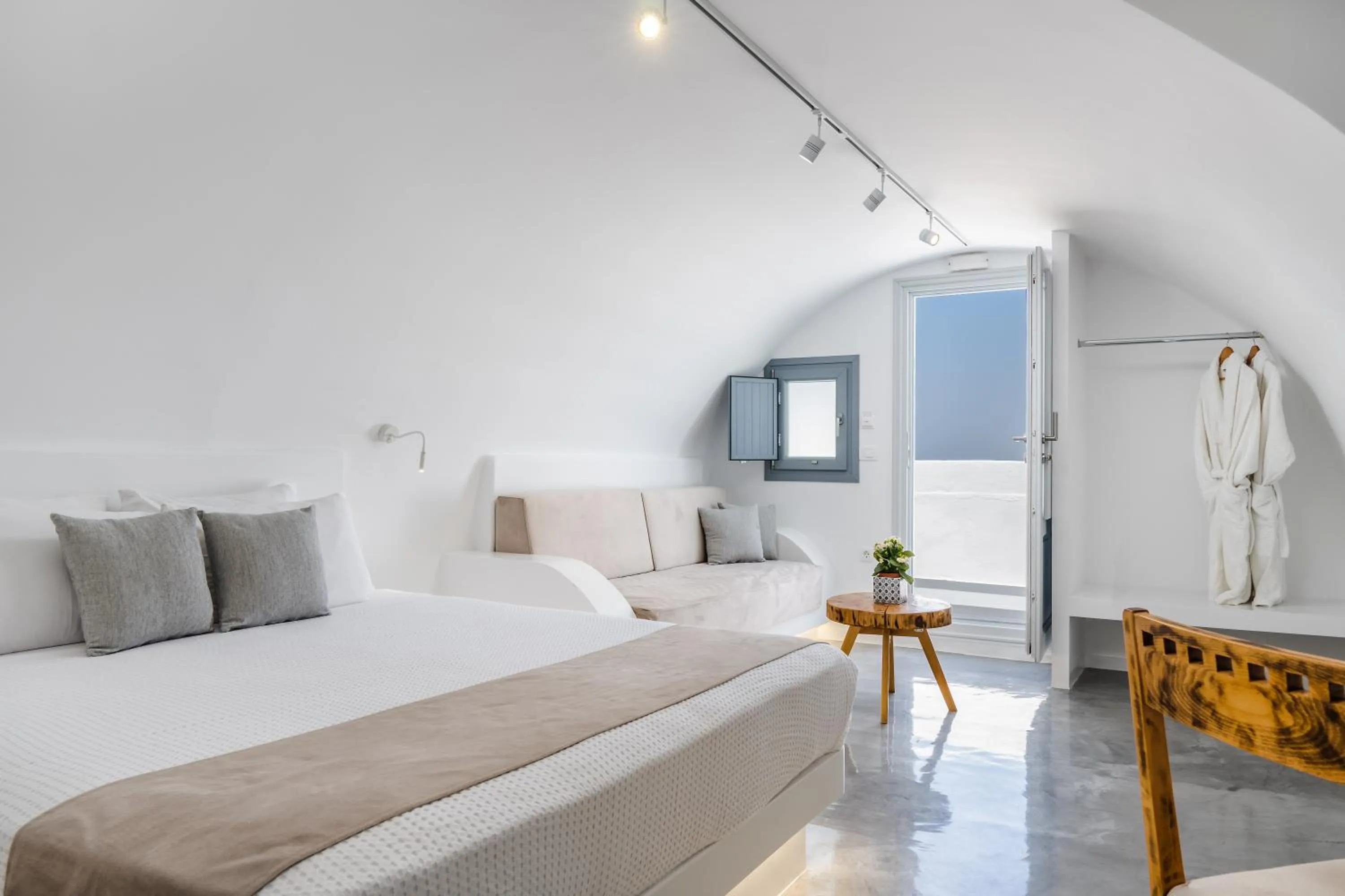 Photo of the whole room in Serenità Luxury Suites