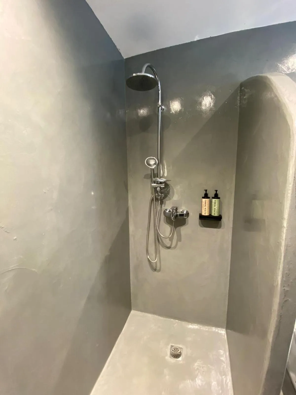 Shower in Serenità Luxury Suites