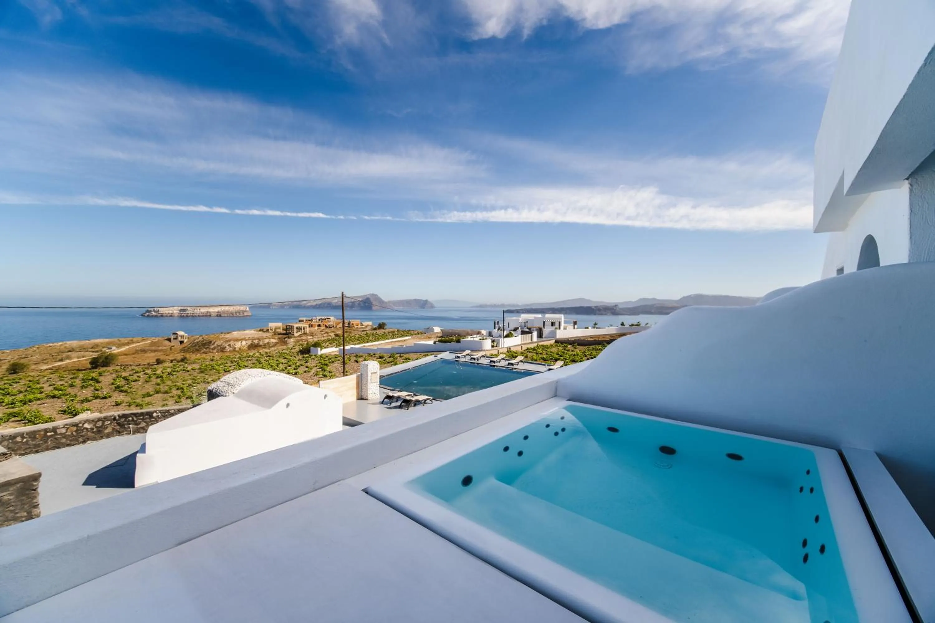 Hot Tub in Serenità Luxury Suites