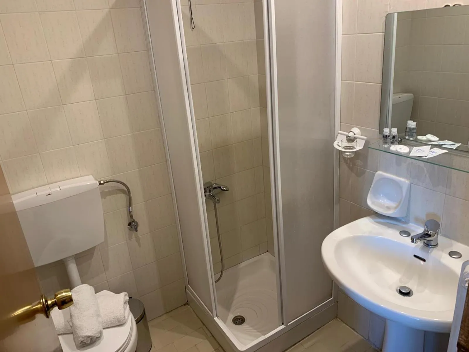 Bathroom in Sariza Spring Hotel