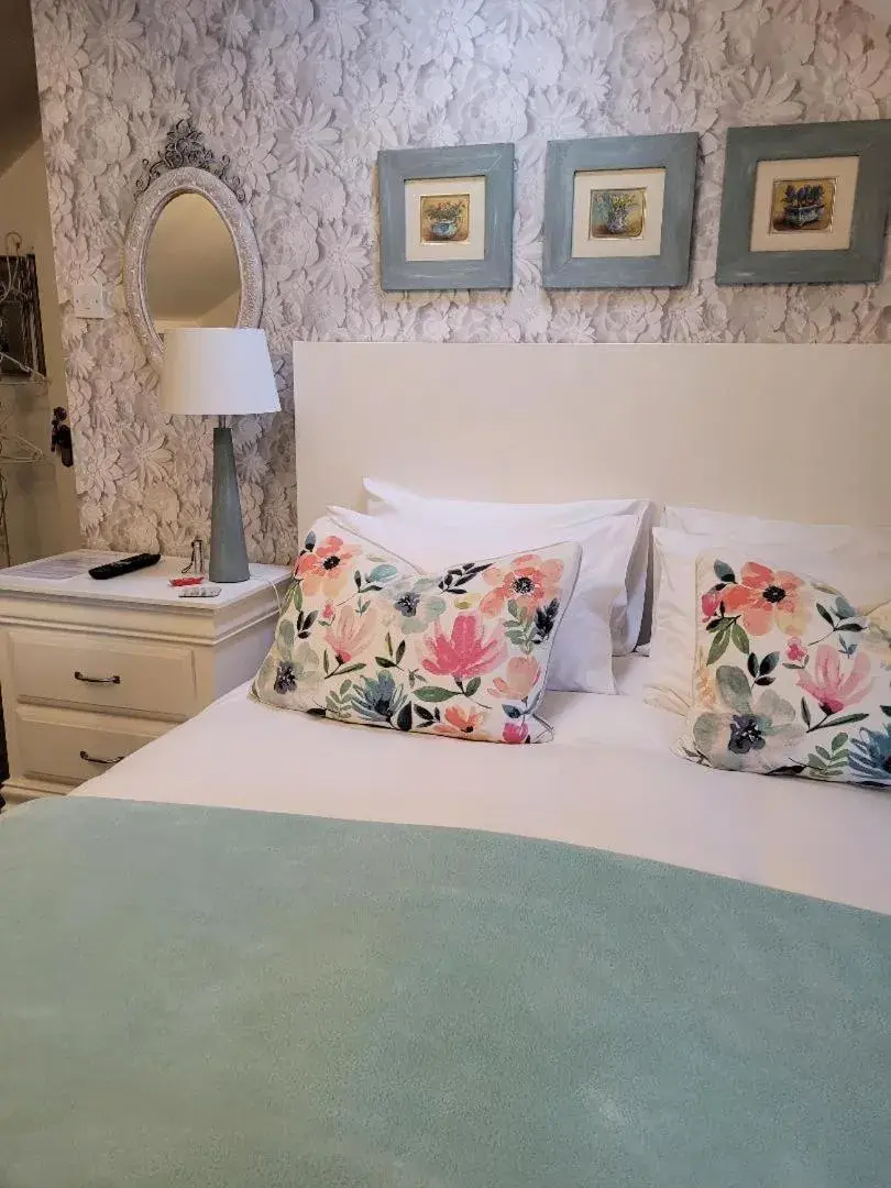 King Room with Separate Private Bathroom - single occupancy in The Bridges B&B King Room with Separate Private Bathroom - single occupancy in The Bridges B&B