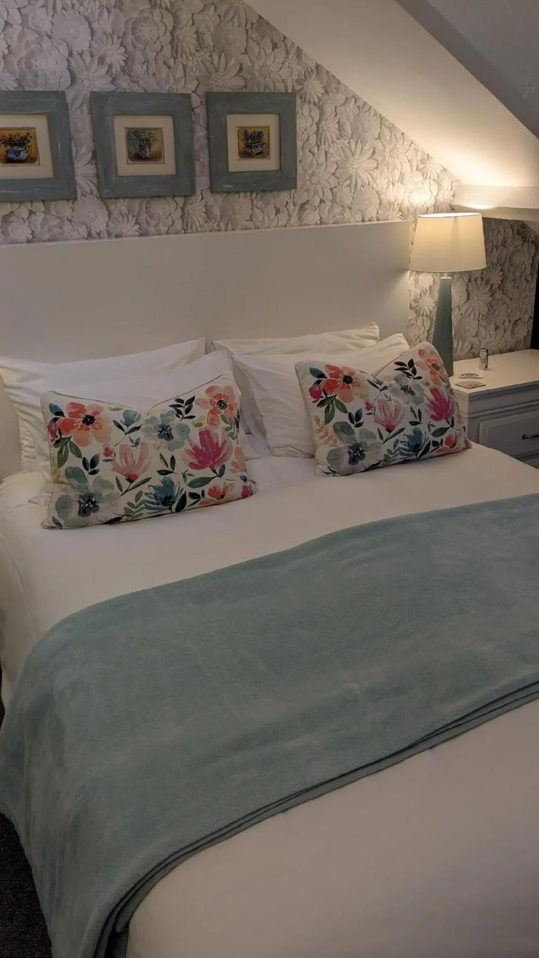 Bedroom, Bed in The Bridges B&B