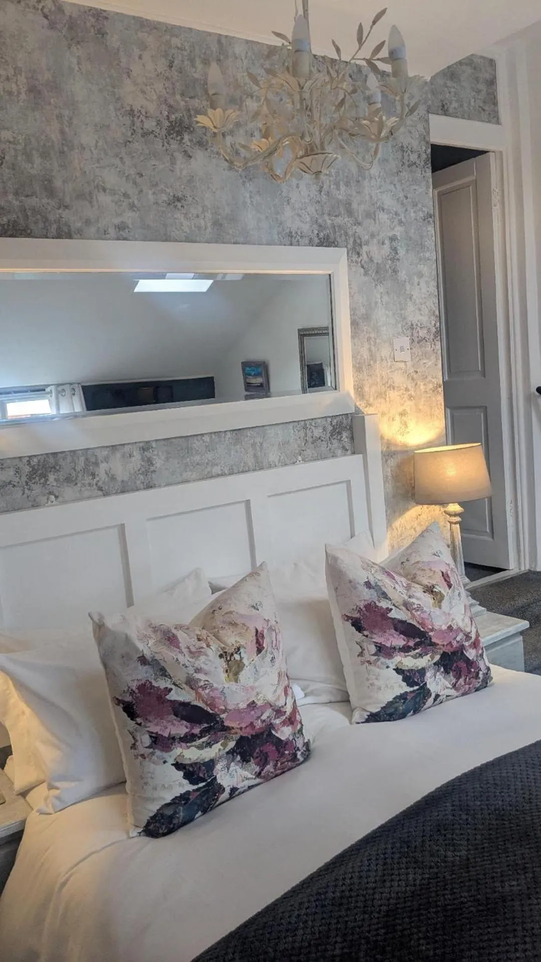 Swimming pool, Bed in The Bridges B&B