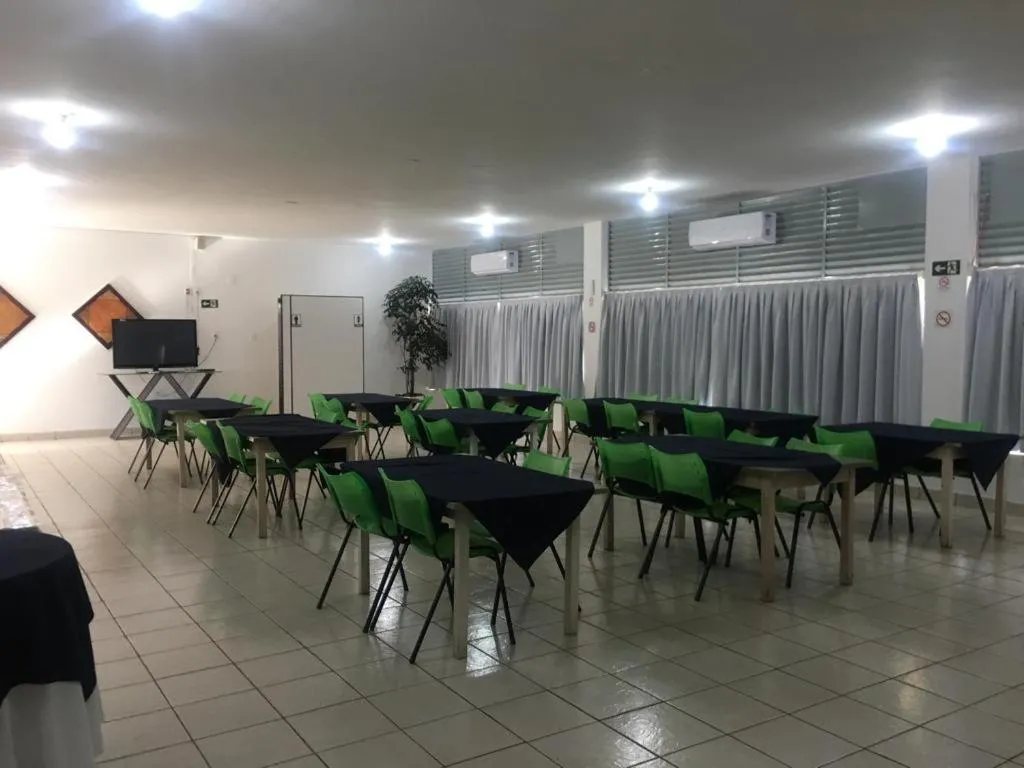 Restaurant/places to eat in Hotel Nautico