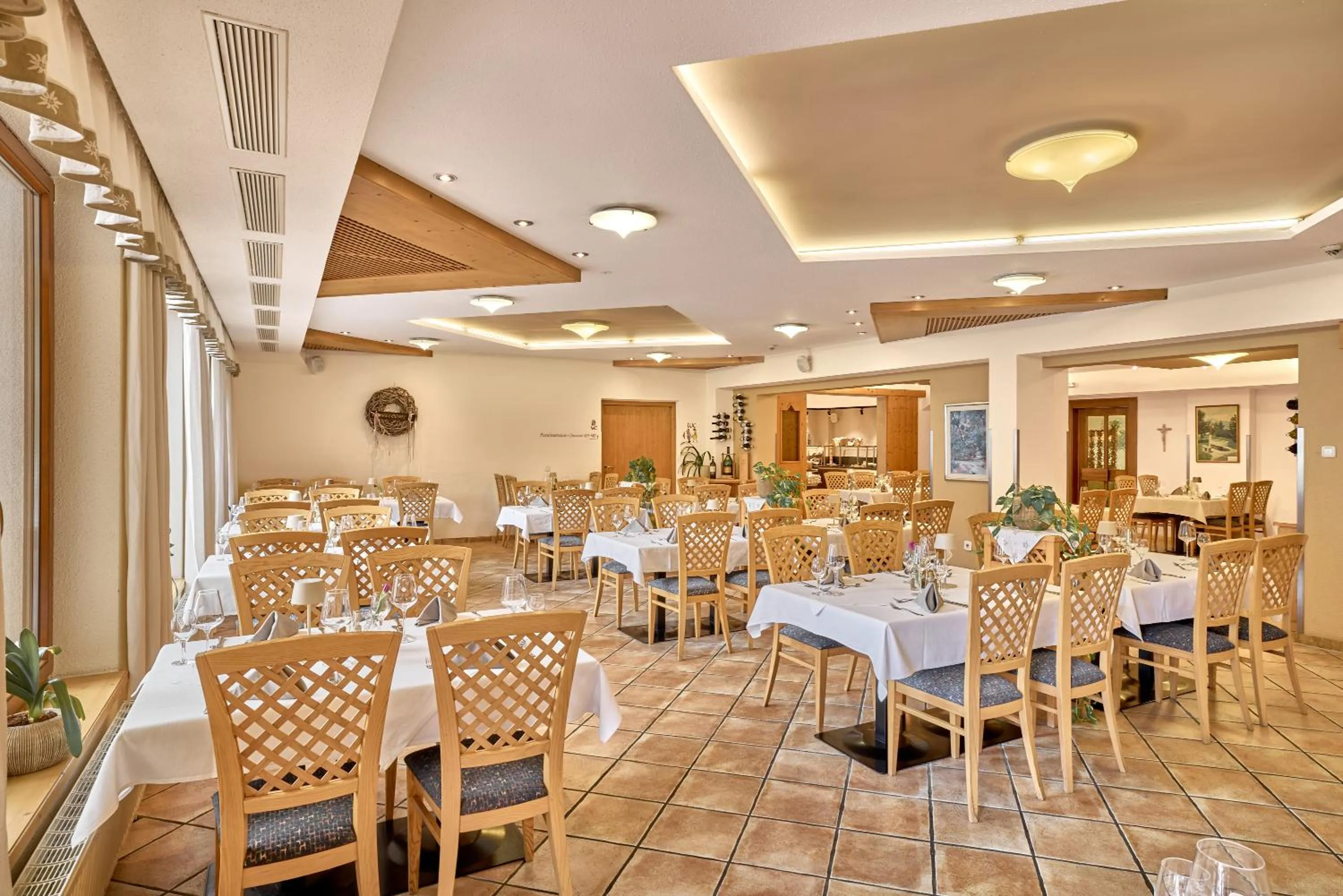 Restaurant/places to eat in Hotel Auderer