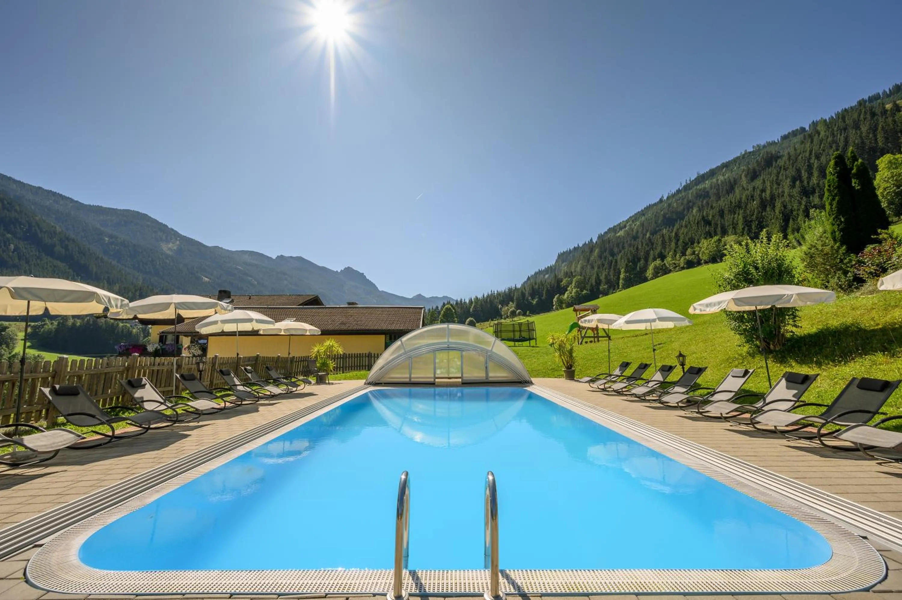 Swimming pool in Natur & Familienhotel Der Stieglerhof