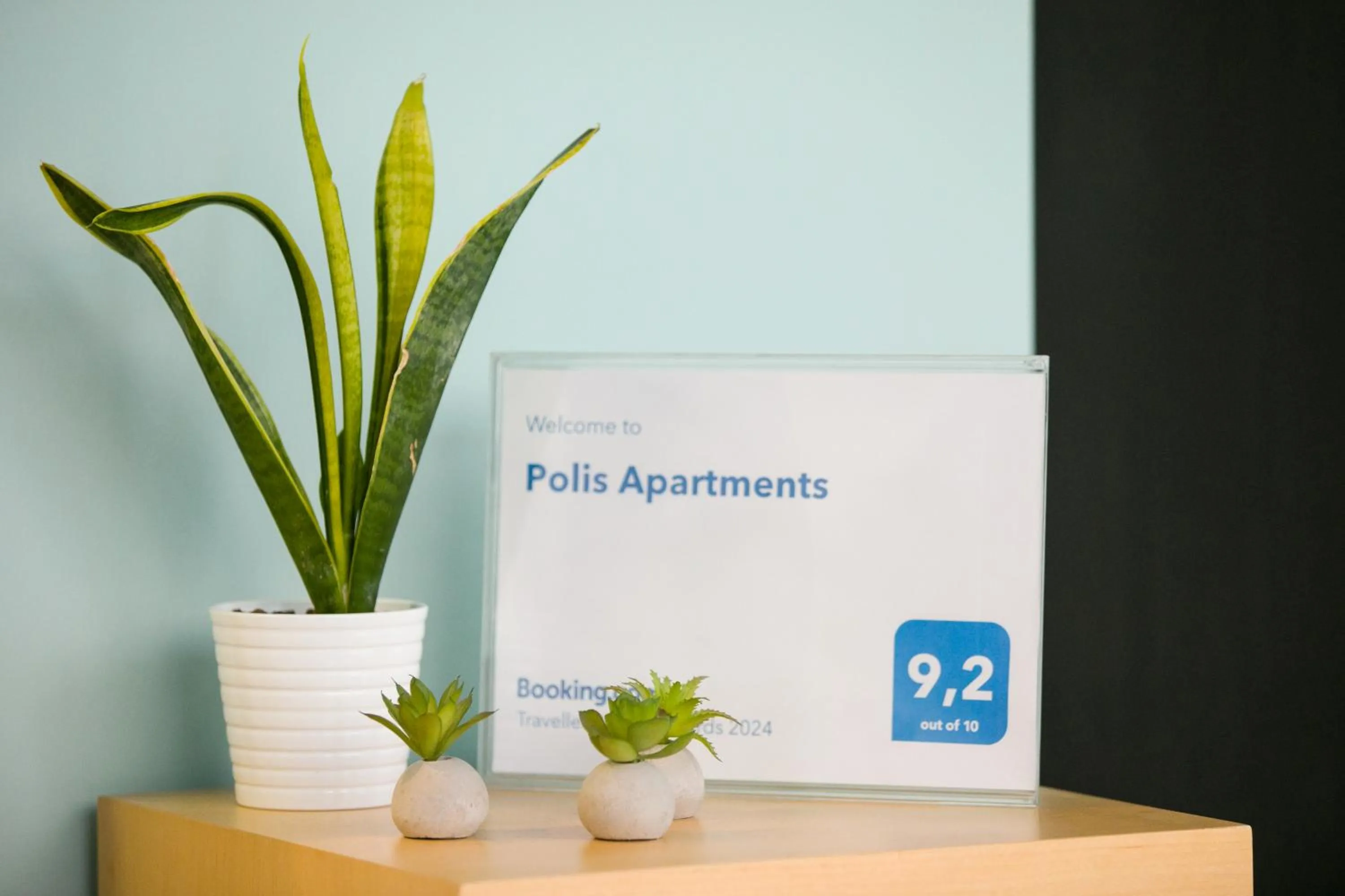 Text overlay in Polis Apartments