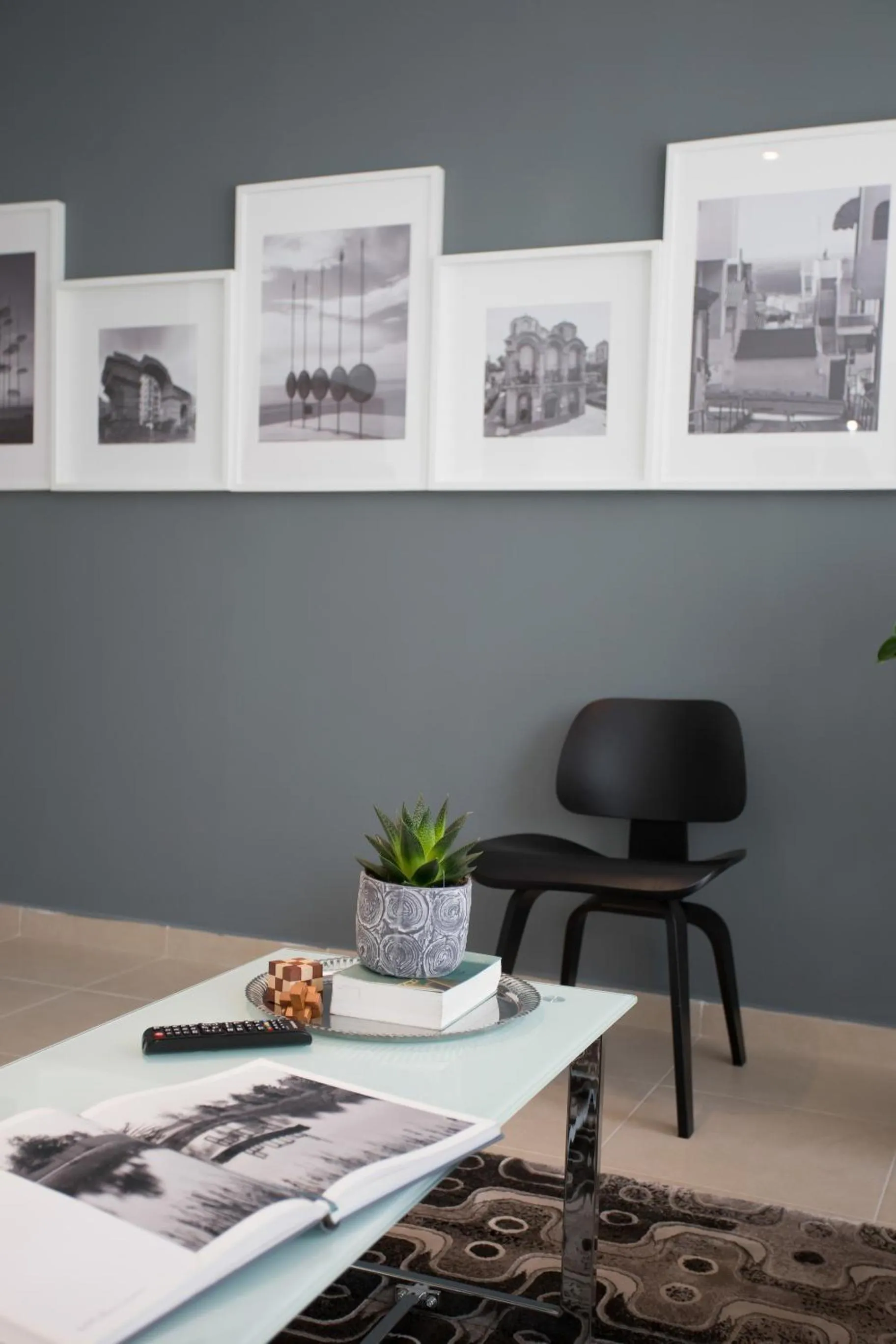 Decorative detail in Polis Apartments