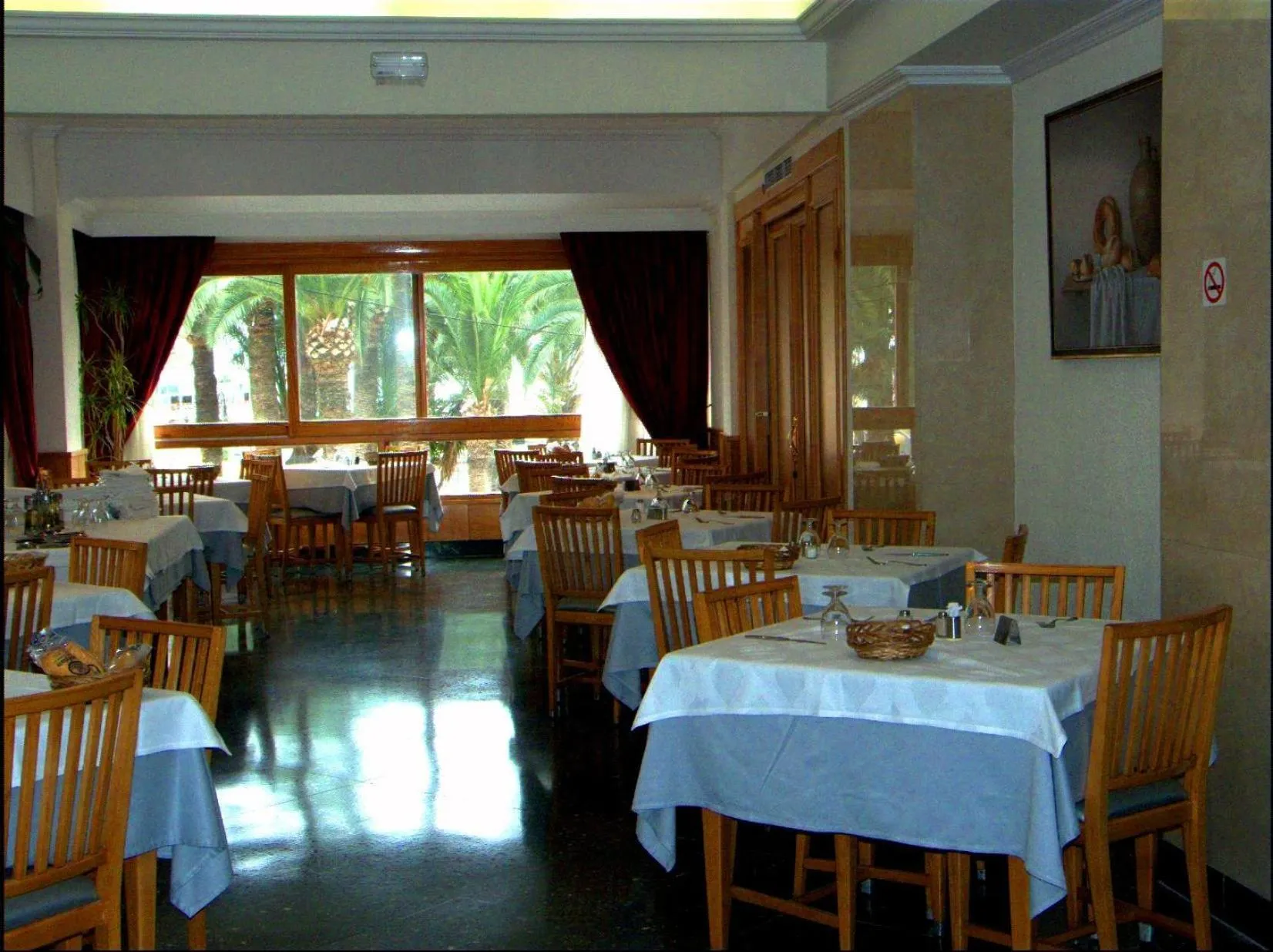 Restaurant/places to eat in Hotel Tanit