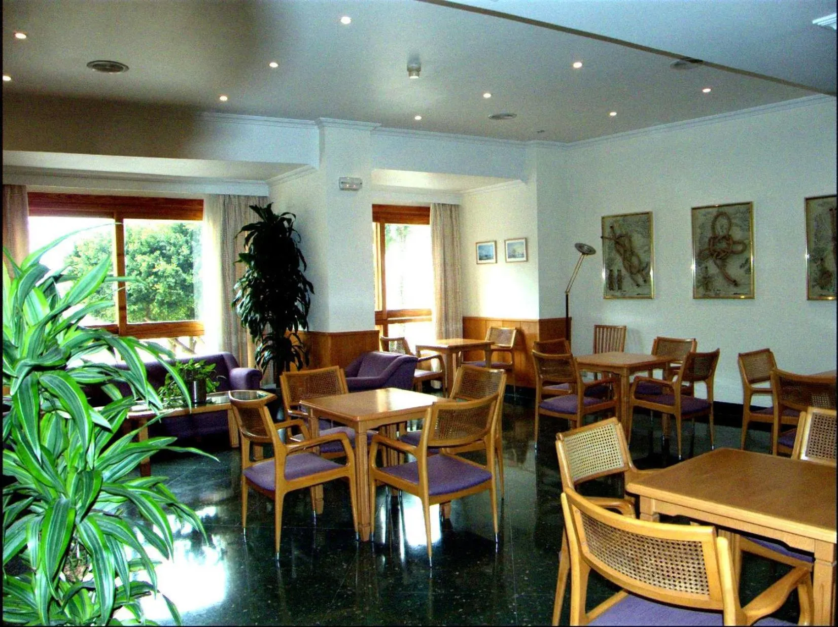 Restaurant/places to eat in Hotel Tanit
