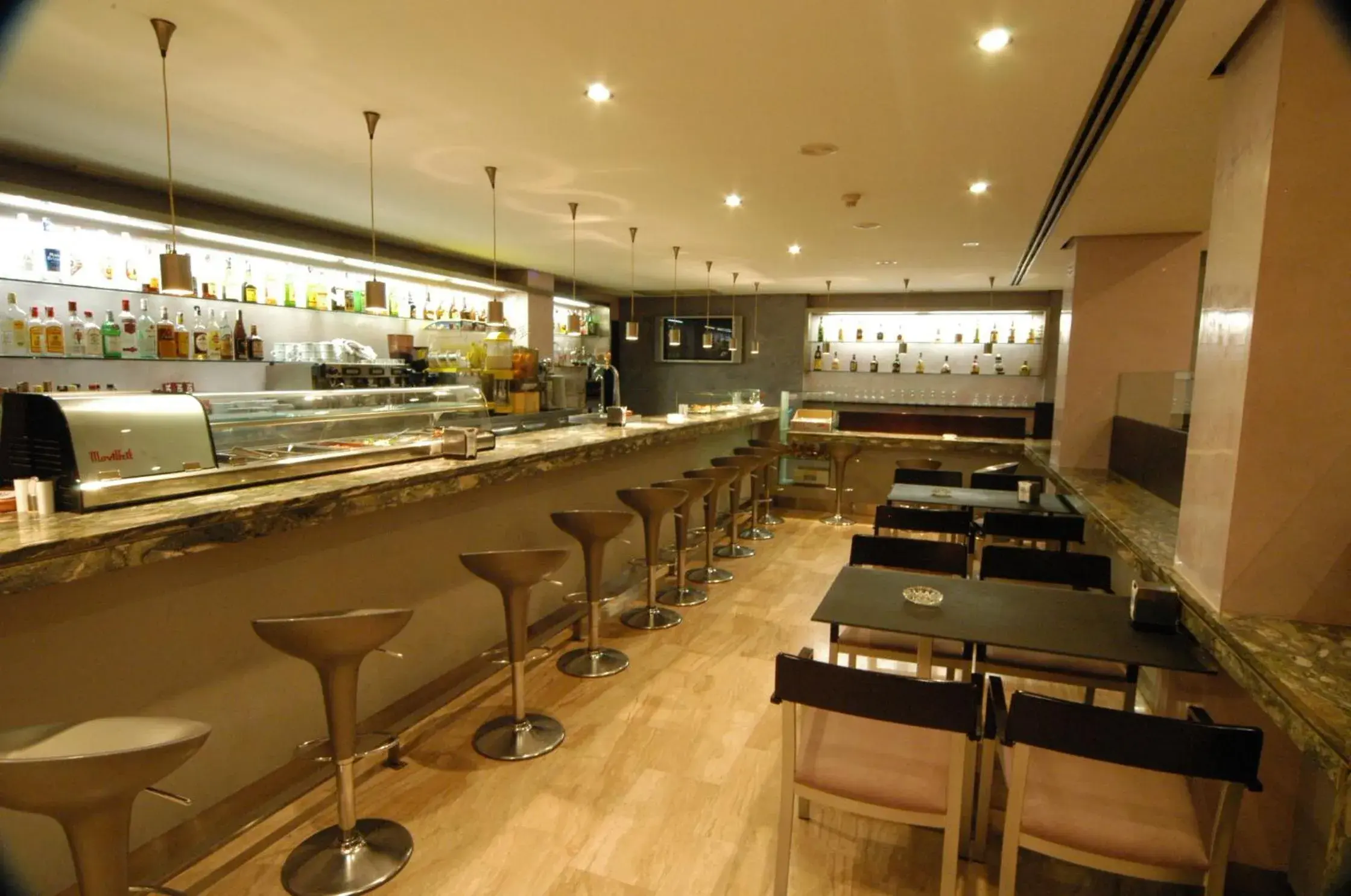 Restaurant/places to eat in Hotel Tanit Restaurant/places to eat in Hotel Tanit