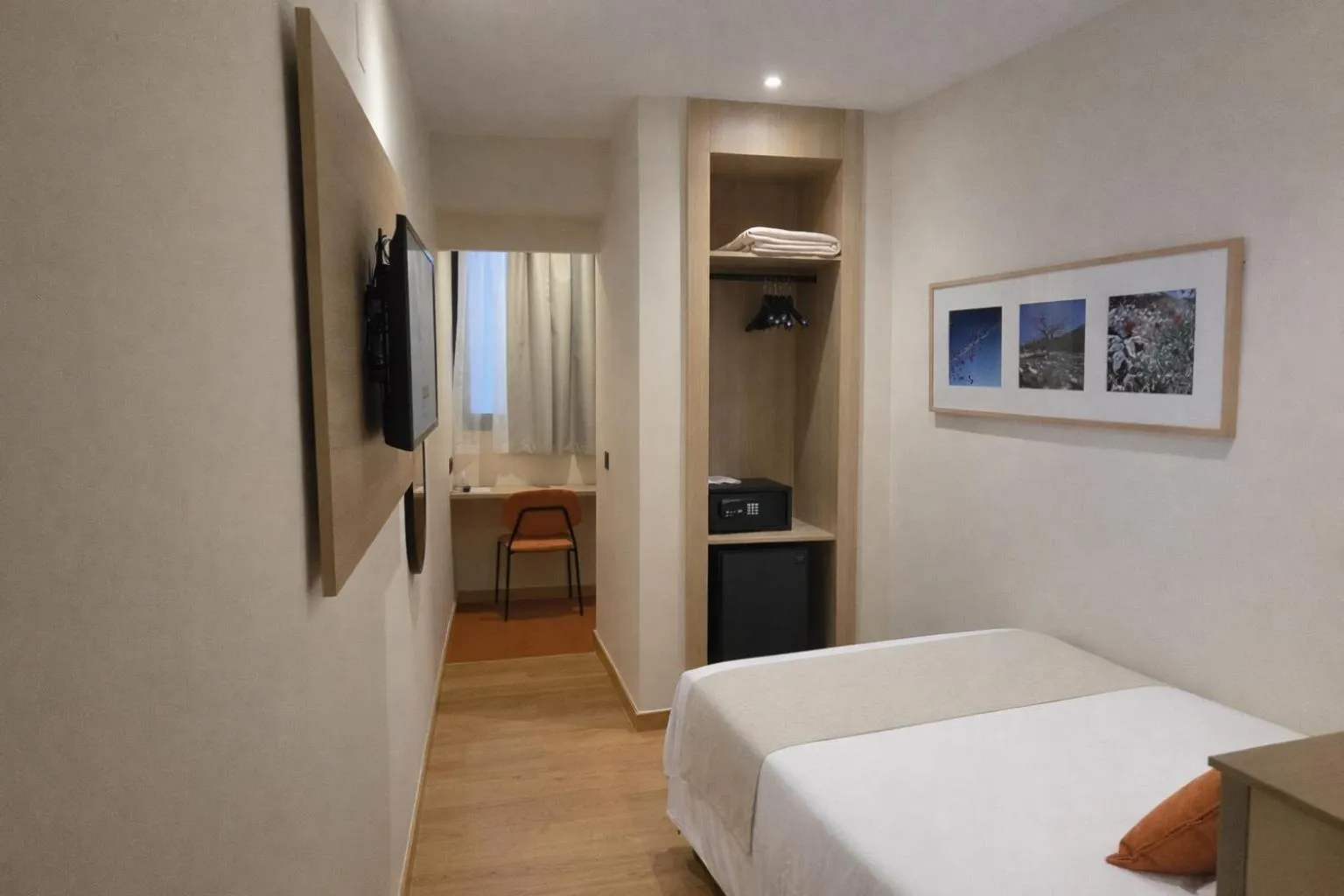 Bedroom, Bed in Hotel Tanit