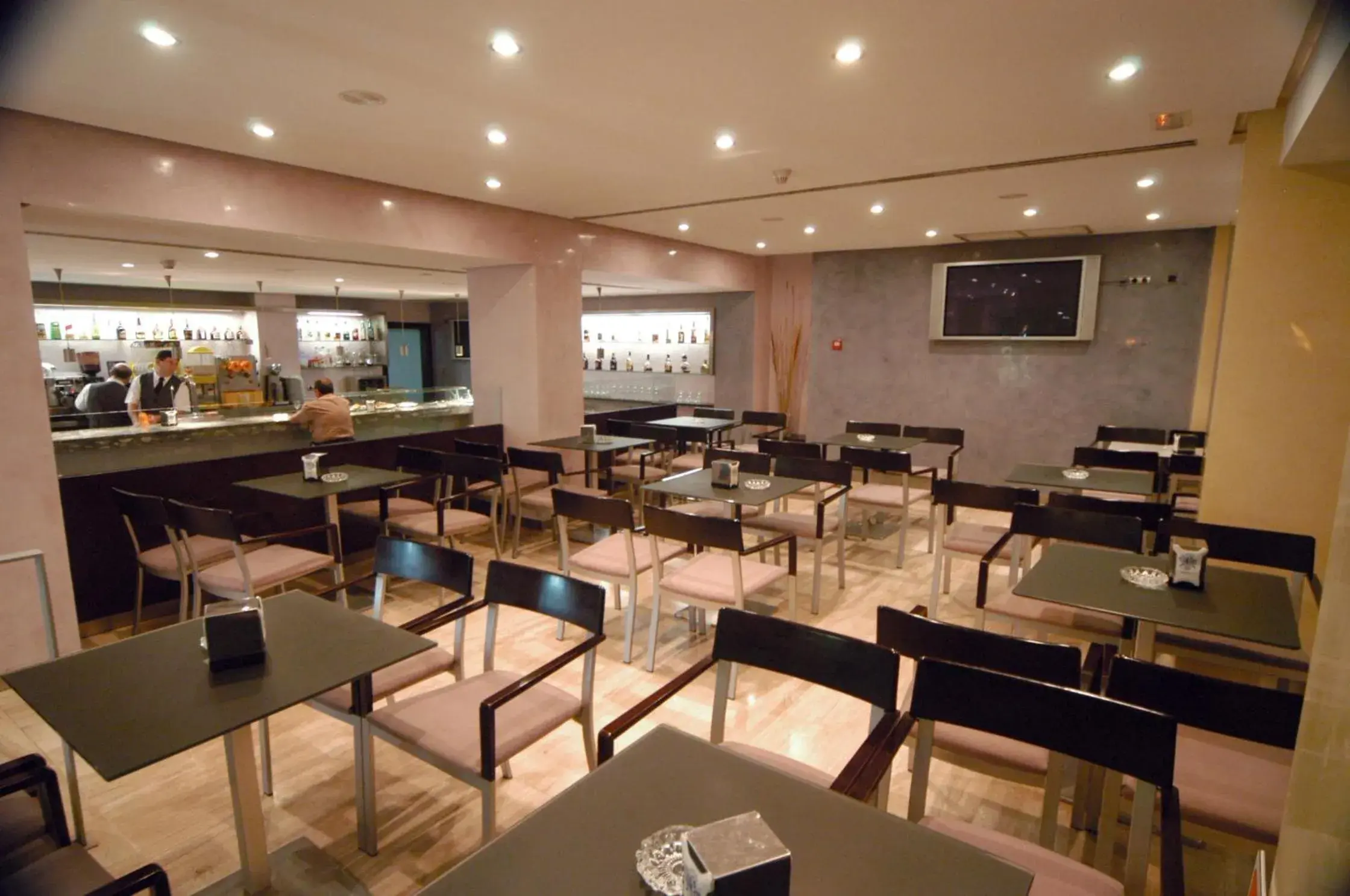 Restaurant/places to eat in Hotel Tanit Restaurant/places to eat in Hotel Tanit