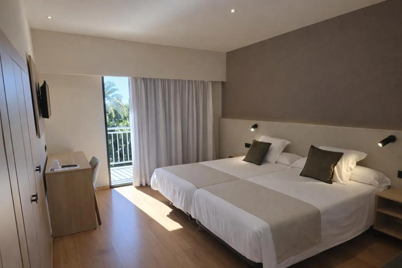 Sea view, Bed in Hotel Tanit