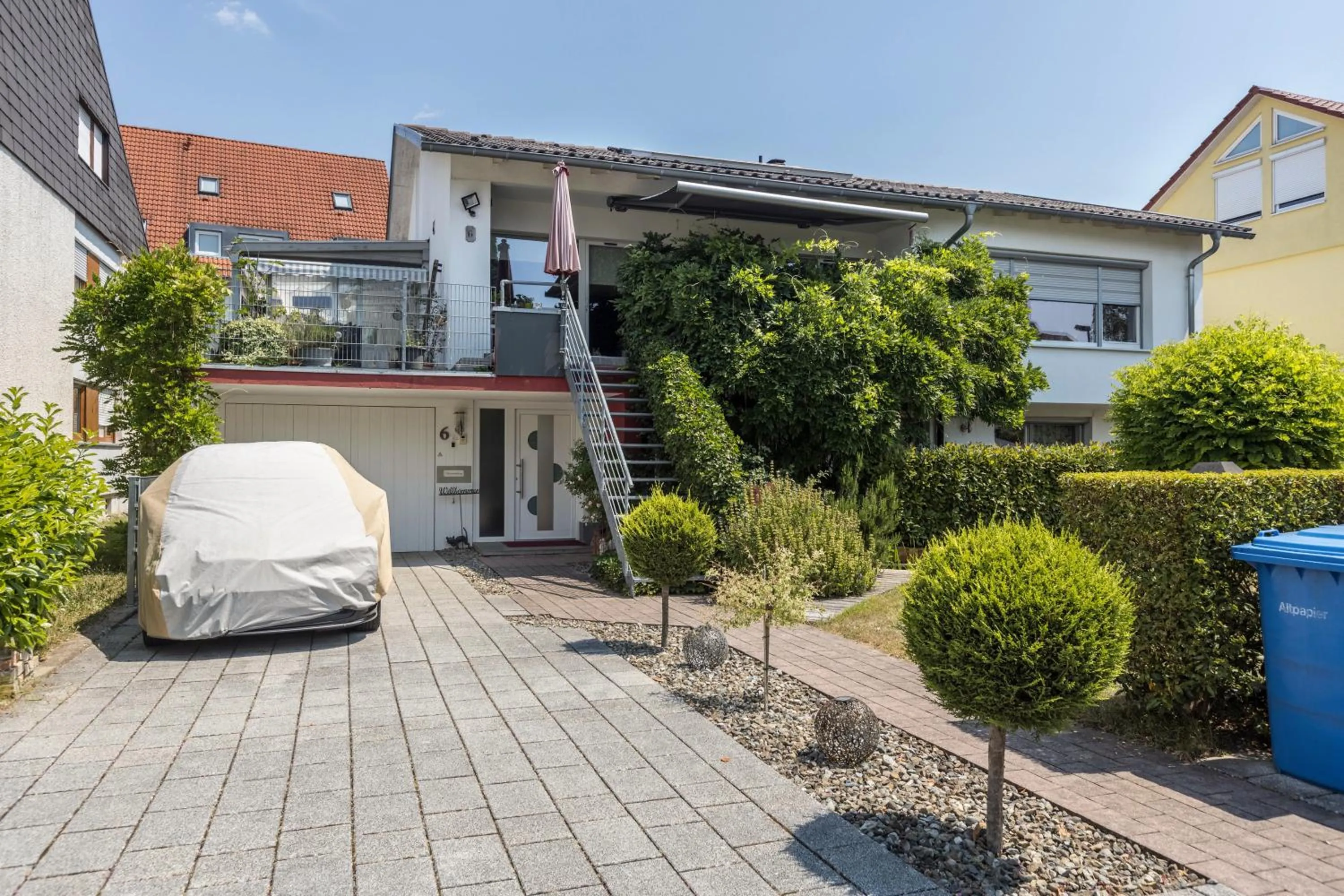 Property building in Haus Auryn