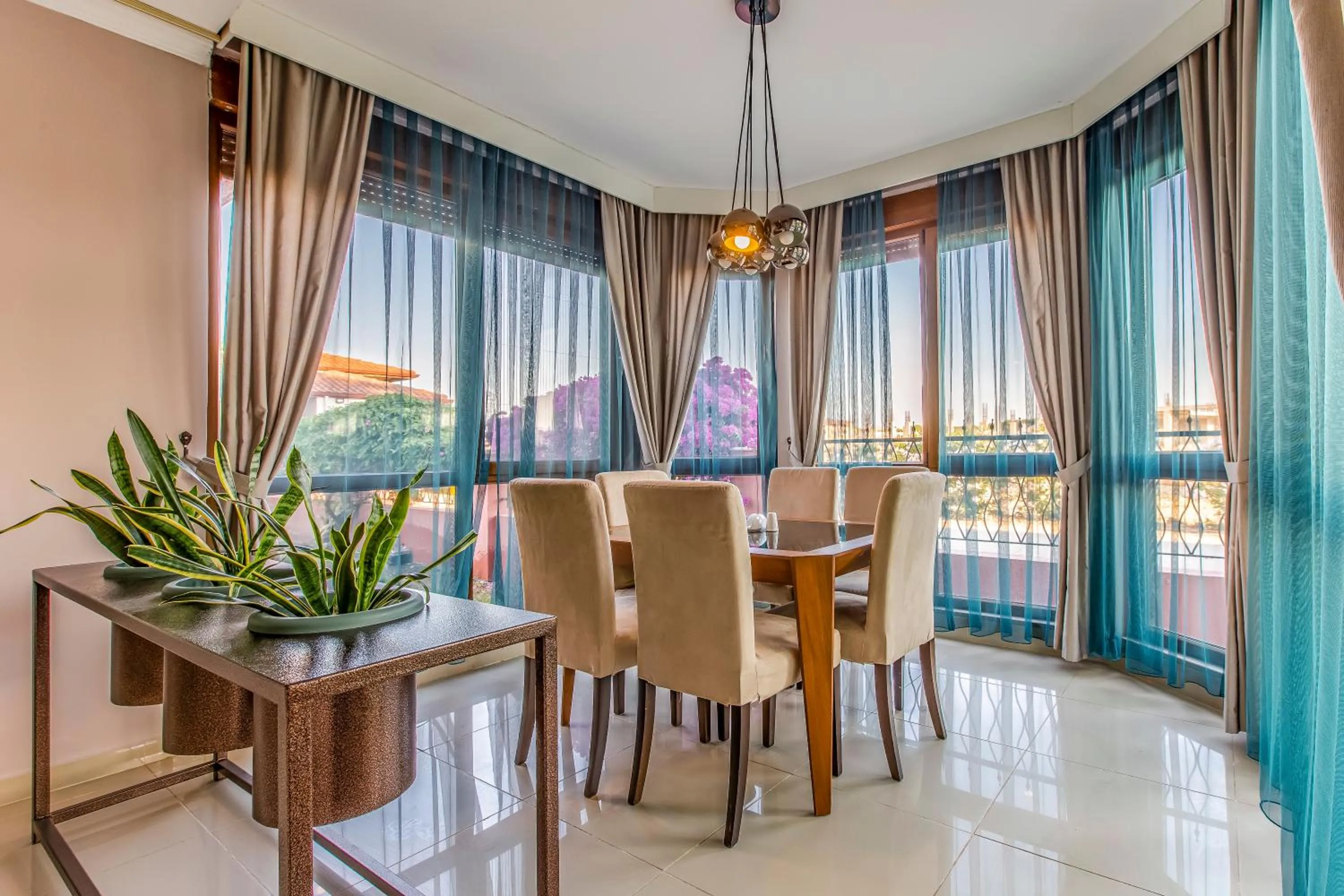 Dining area in VISTA Villa