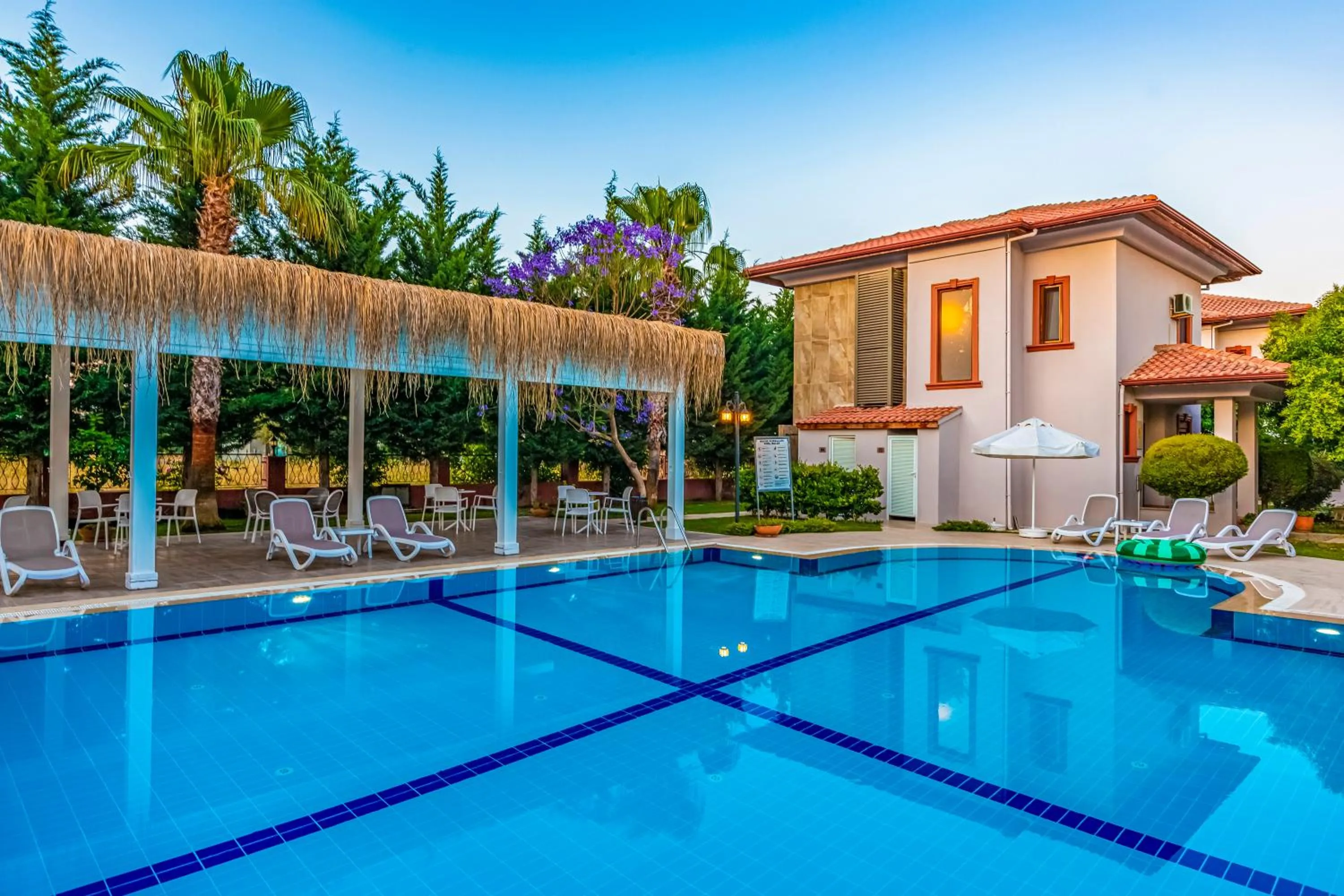 Swimming pool in VISTA Villa