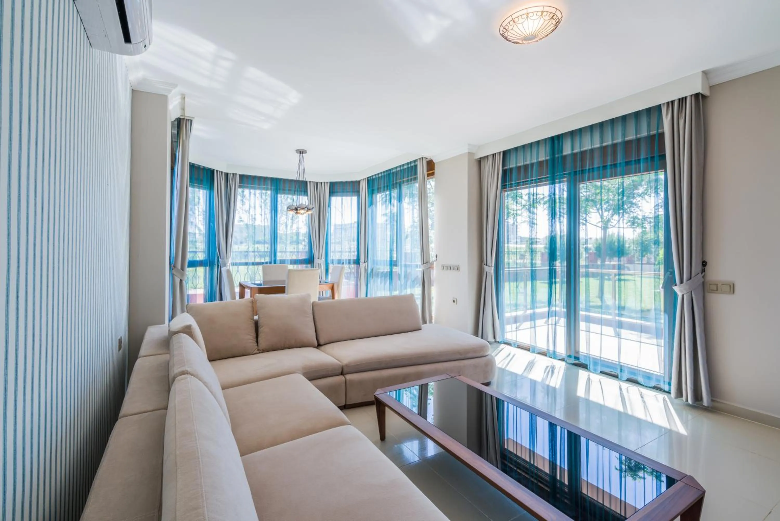 Living room in VISTA Villa