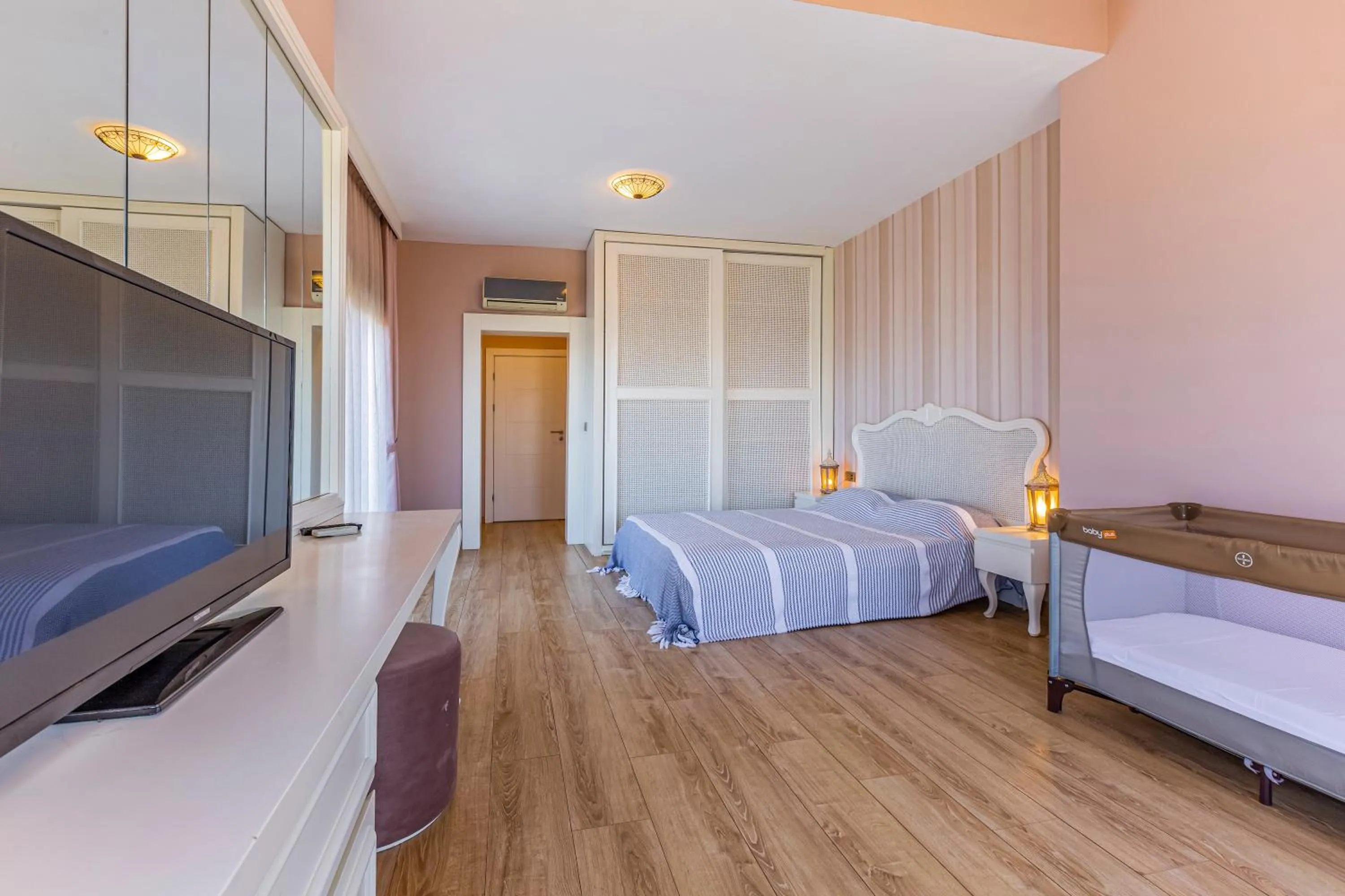 Bedroom, Bed in VISTA Villa