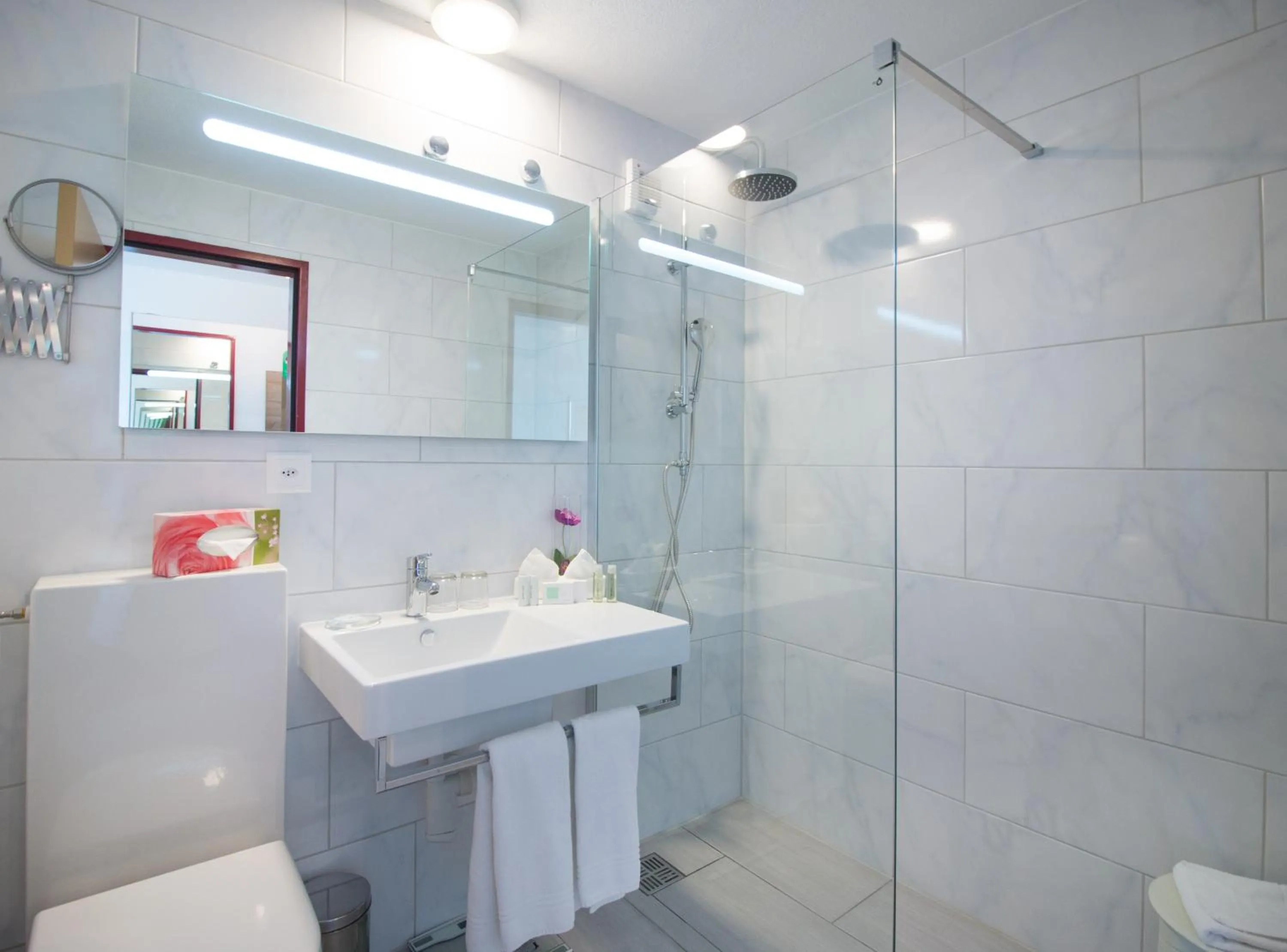 Bathroom in Park - Hotel Inseli